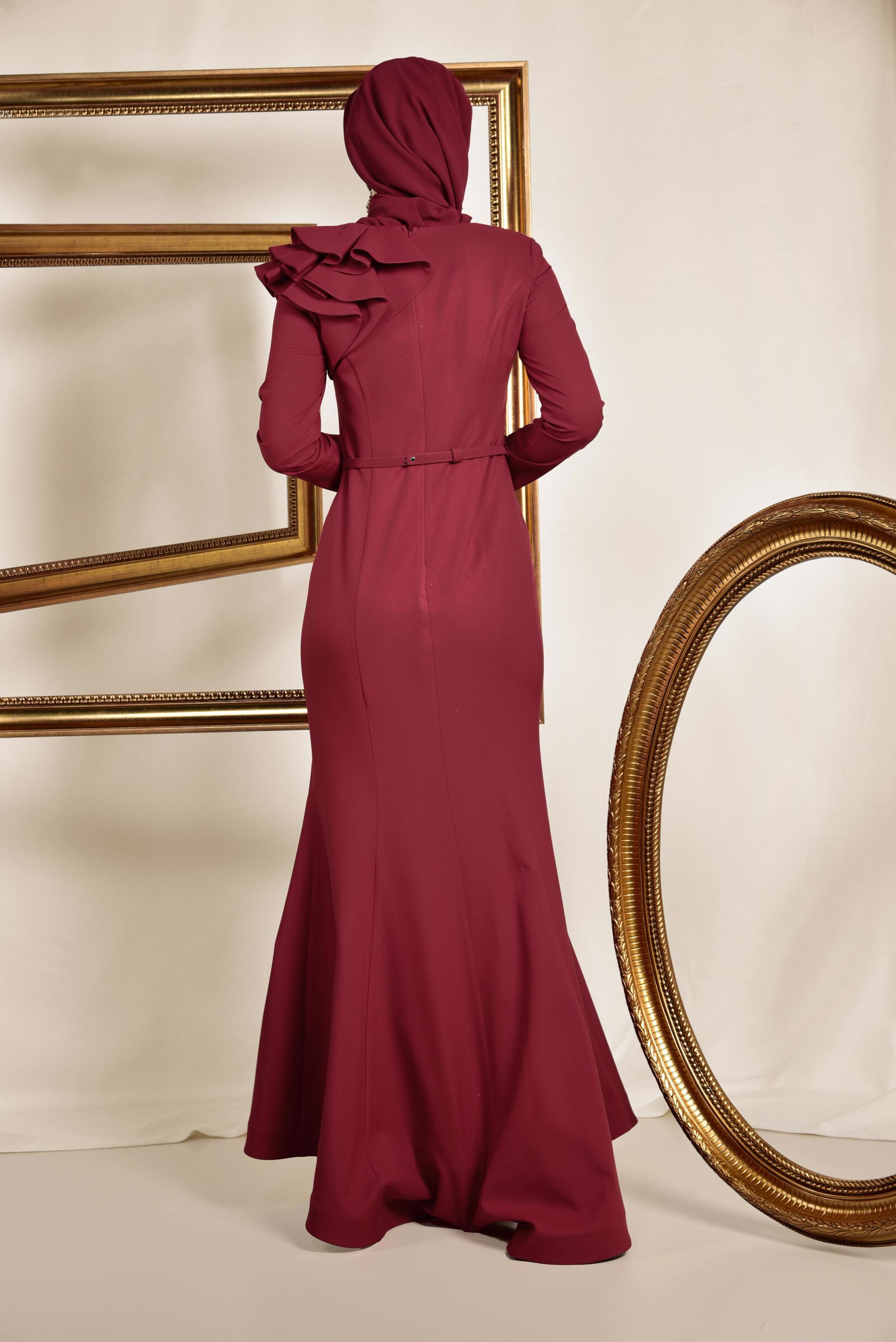 Tesettür giyim BORDO OMUZ DETAYLI BELİ KEMERLİ ABİYE ELBİSE 5553