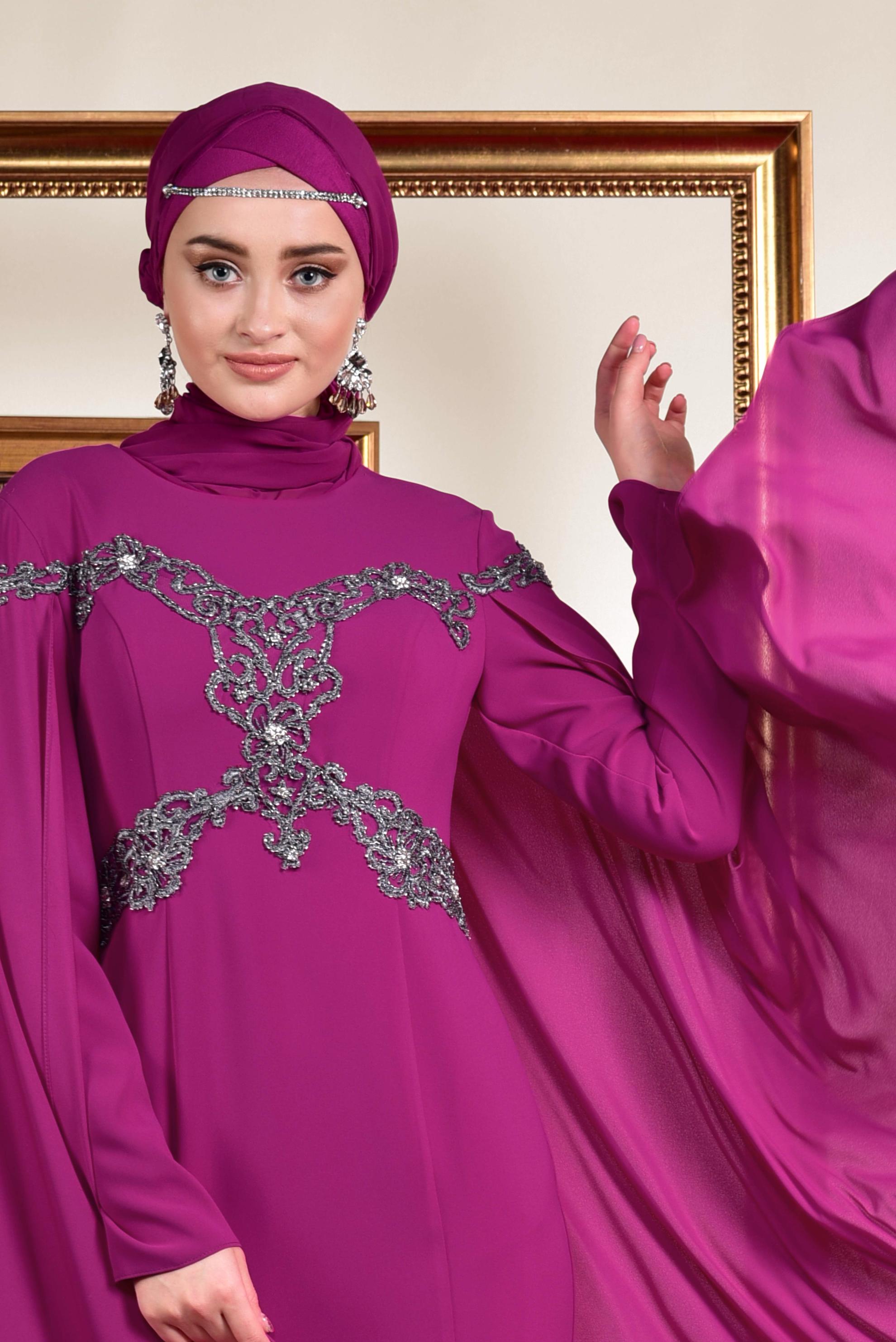 Tesettür giyim FUŞYA İŞLEMELİ PELERİNLİ ABİYE ELBİSE 5555