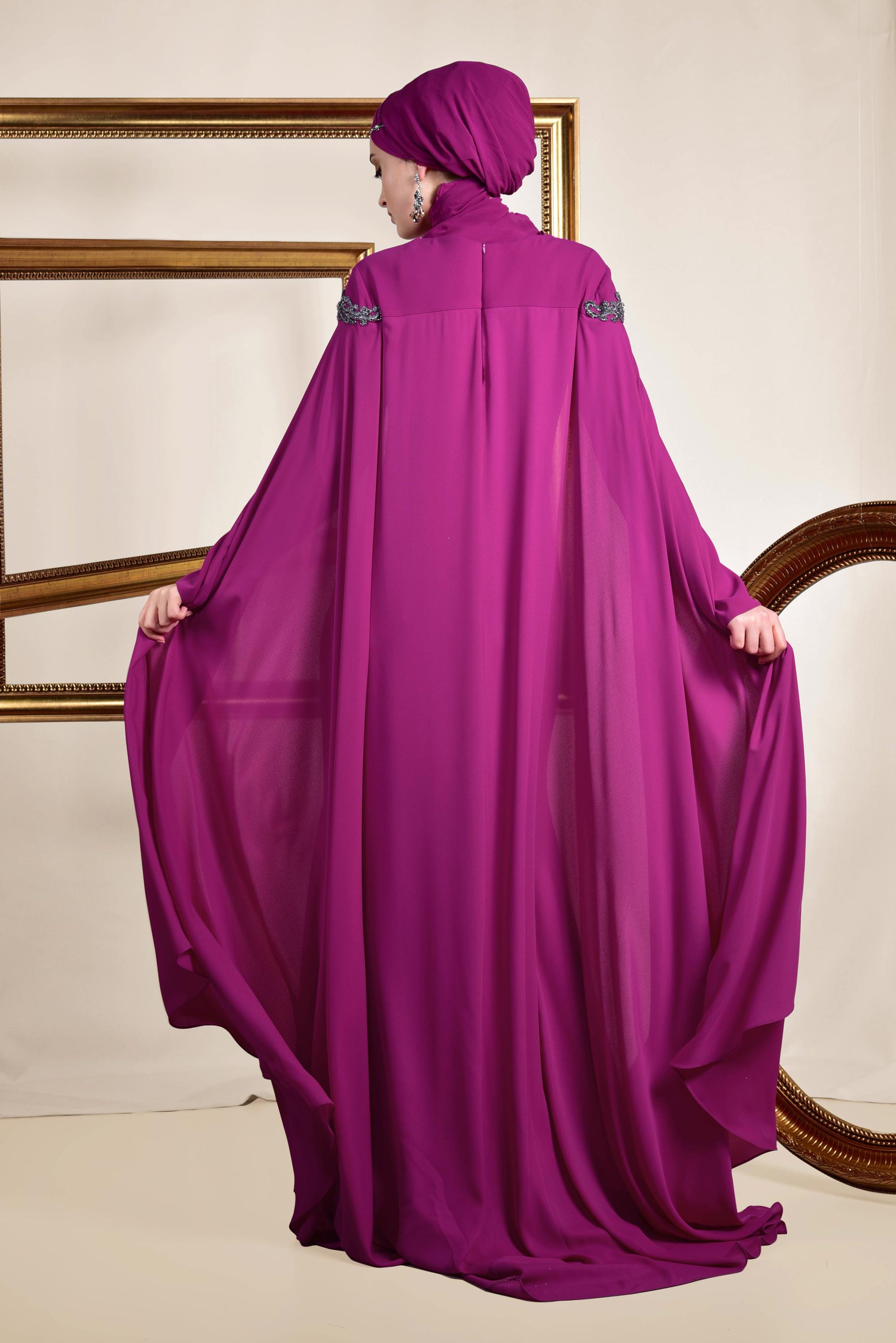 Tesettür giyim FUŞYA İŞLEMELİ PELERİNLİ ABİYE ELBİSE 5555