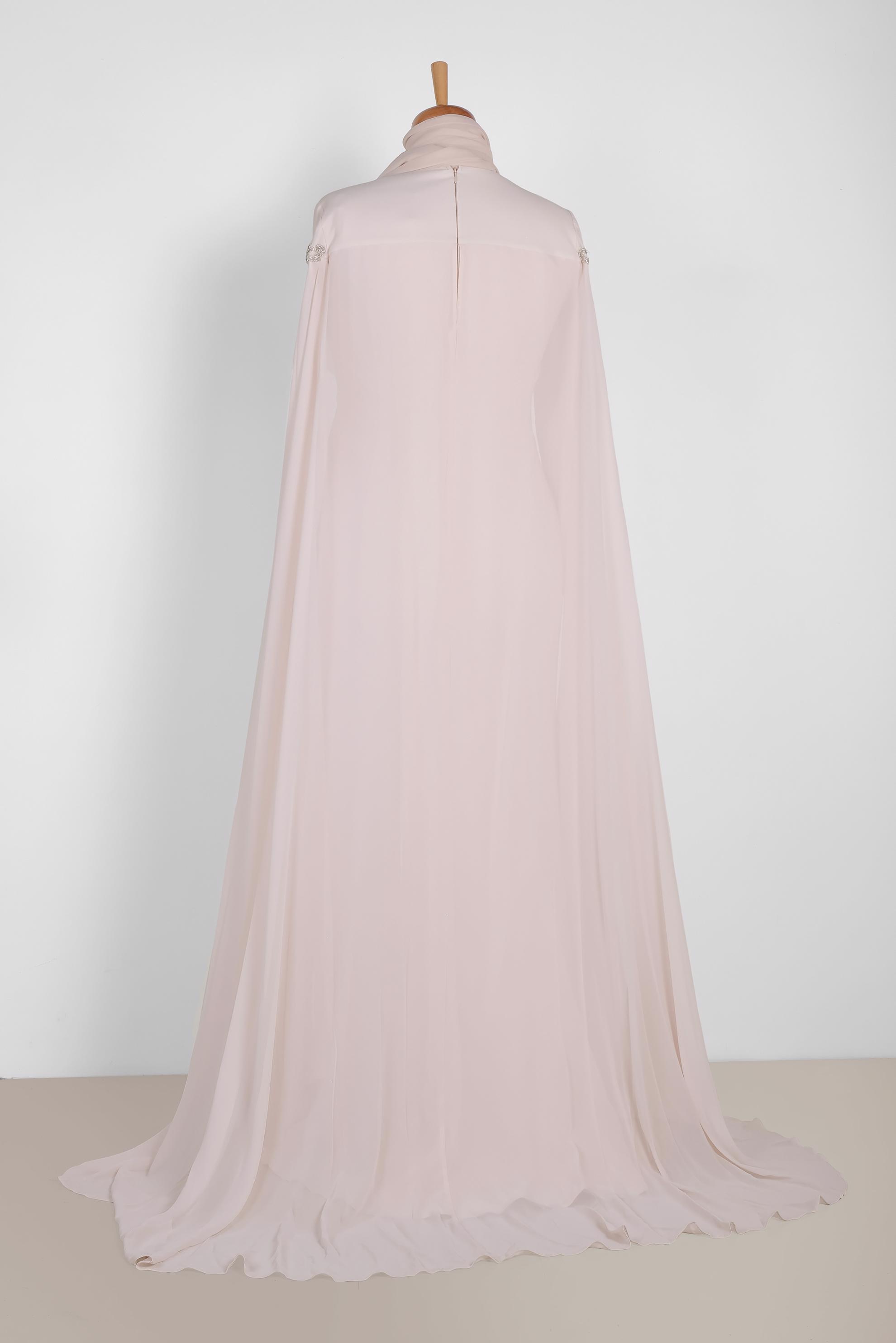 Tesettür giyim PUDRA GÜPÜR VE TAŞ DETAYLI PELERİN MODEL ABİYE ELBİSE 5556 