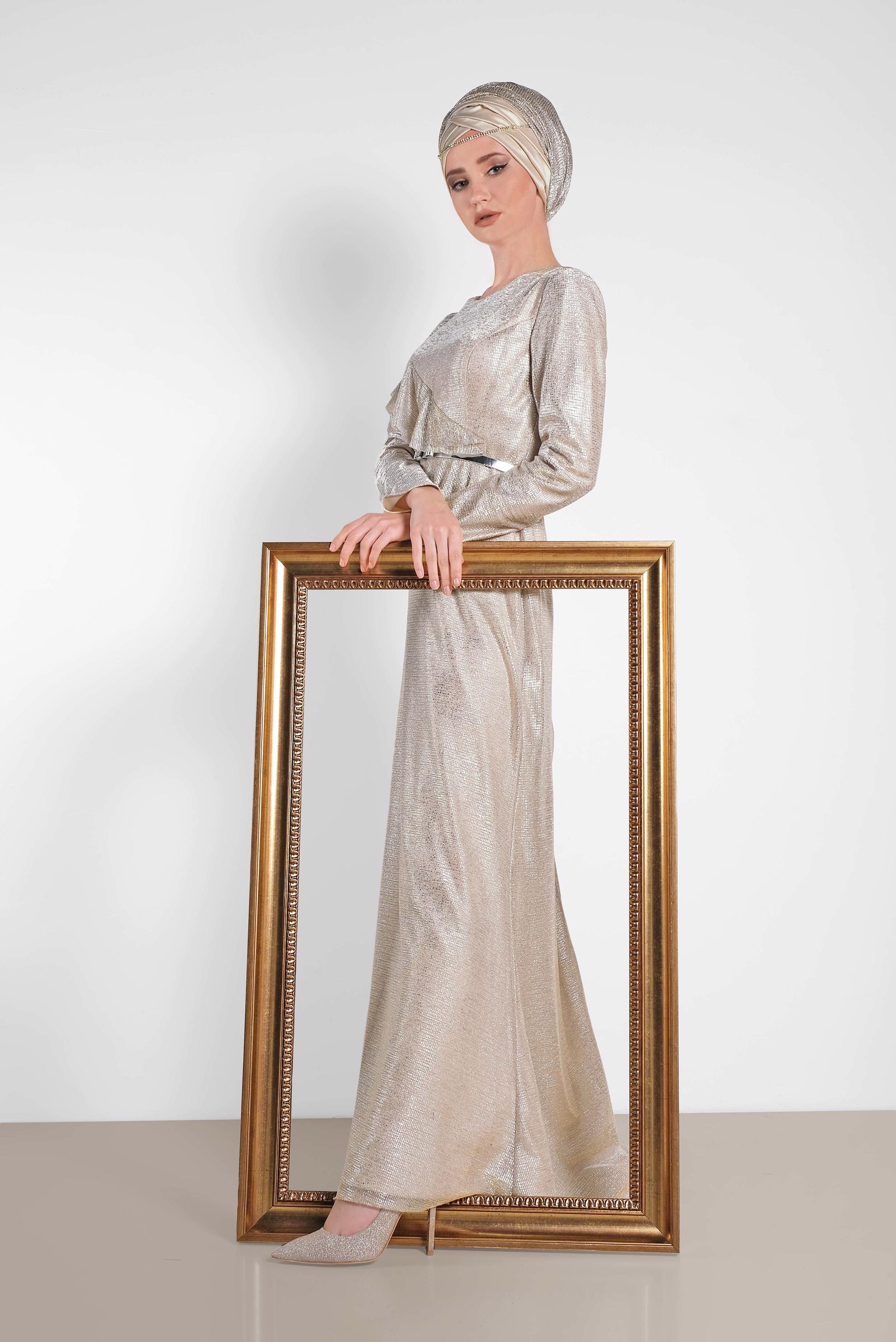 Tesettür giyim BEJ VOLAN DETAYLI KEMERLİ ABİYE 5561