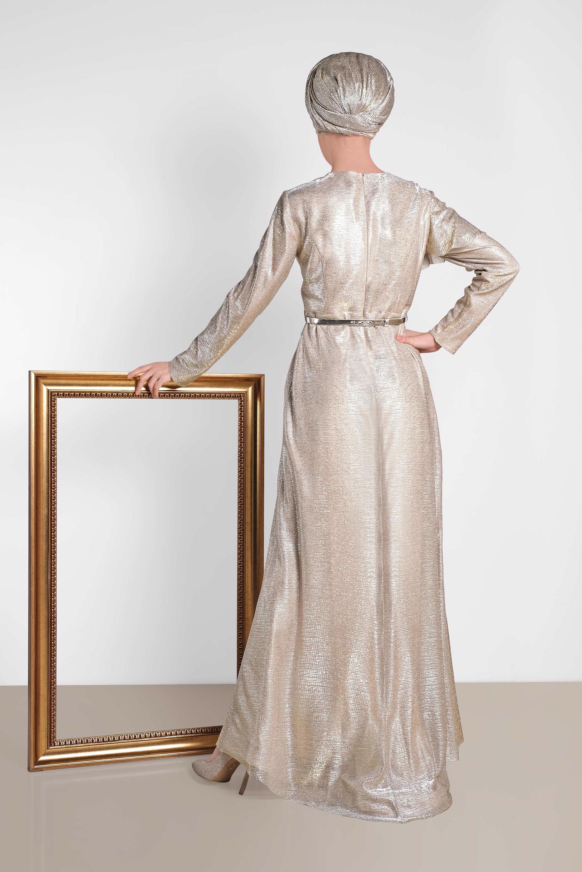 Tesettür giyim BEJ VOLAN DETAYLI KEMERLİ ABİYE 5561