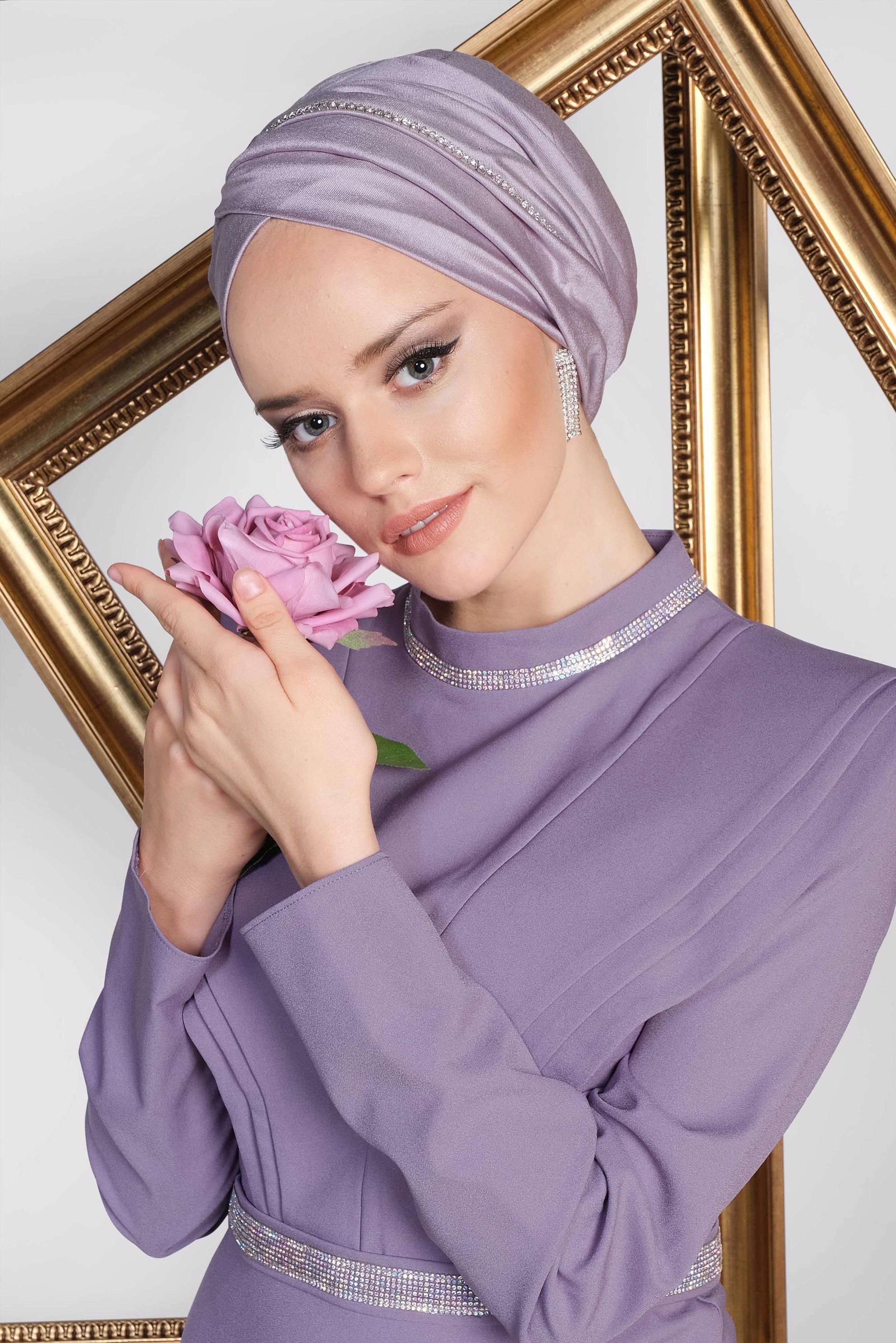 Tesettür giyim MOR KEMERİ VE YAKASI SİMLİ BALIK ABİYE ELBİSE 5562