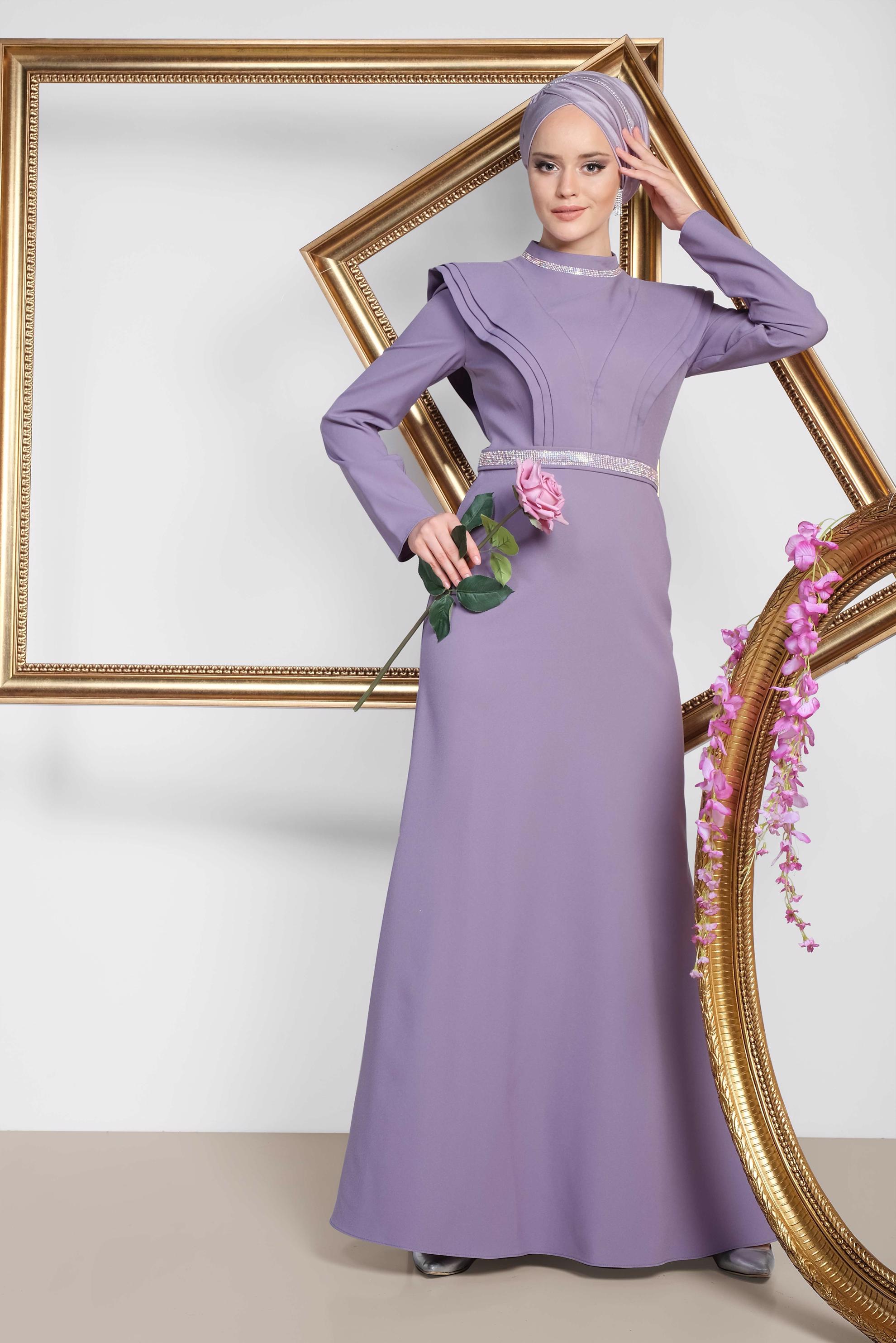 Tesettür giyim MOR KEMERİ VE YAKASI SİMLİ BALIK ABİYE ELBİSE 5562