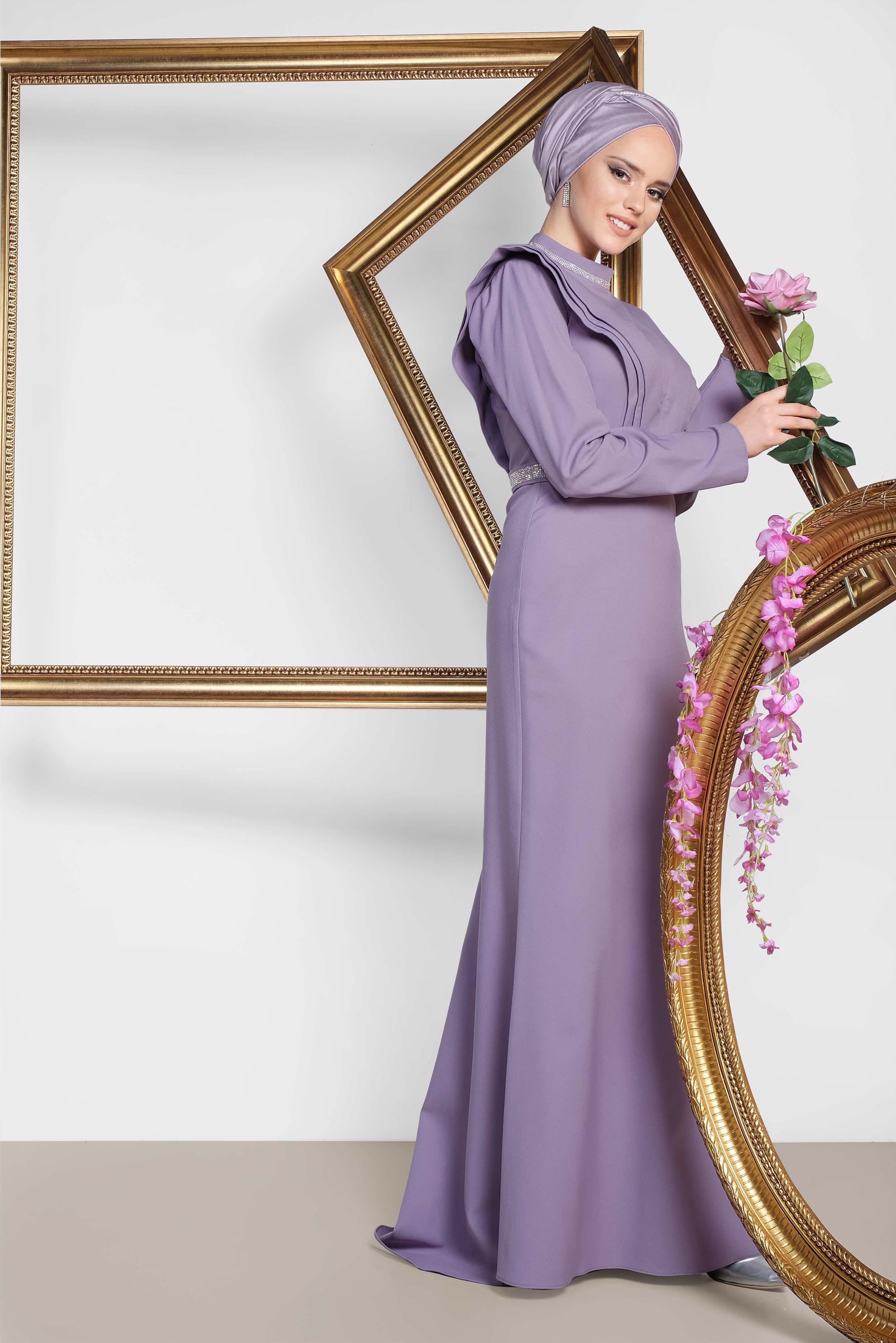 Tesettür giyim MOR KEMERİ VE YAKASI SİMLİ BALIK ABİYE ELBİSE 5562