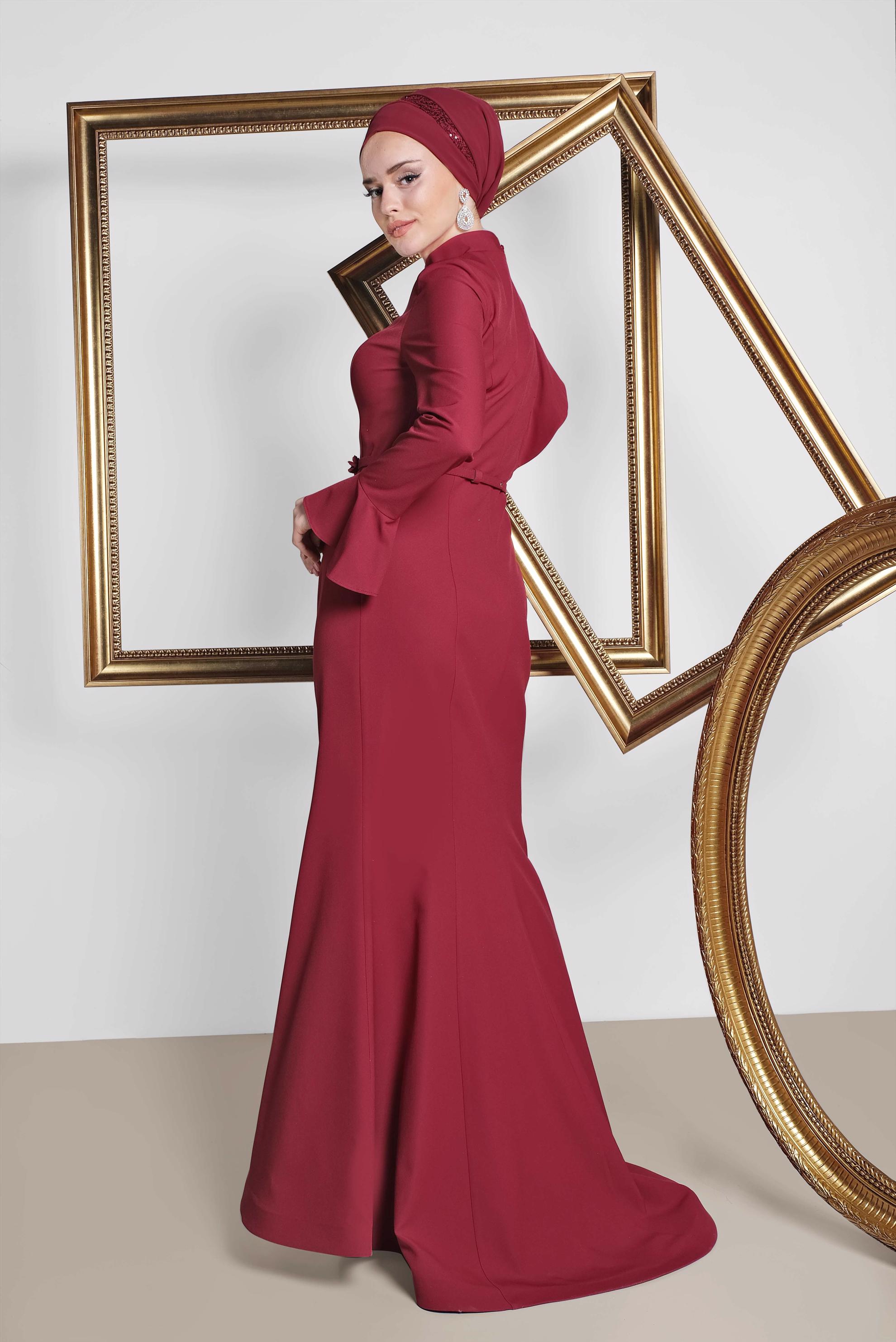 Tesettür giyim BORDO KEMERİ VE YAKASI SİMLİ BALIK ABİYE ELBİSE 5562