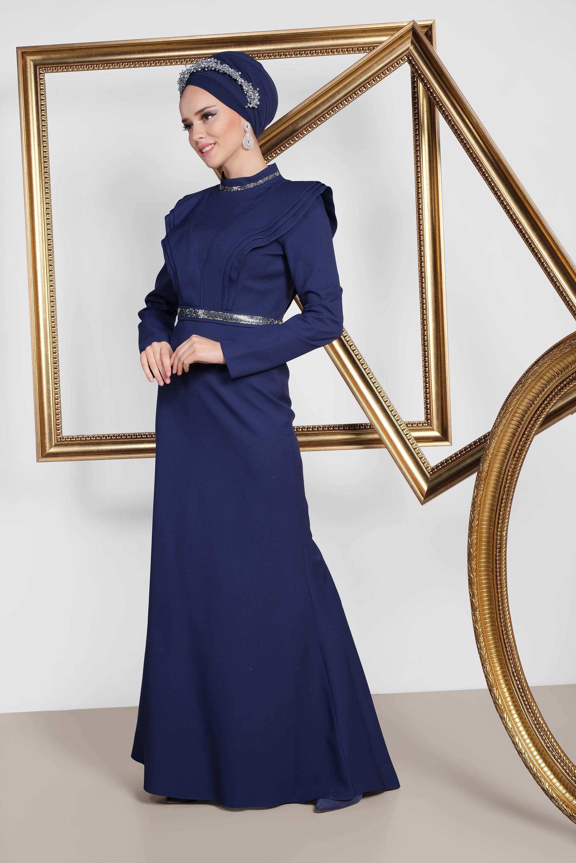 Tesettür giyim LACİVERT KEMERİ VE YAKASI SİMLİ BALIK ABİYE ELBİSE 5562