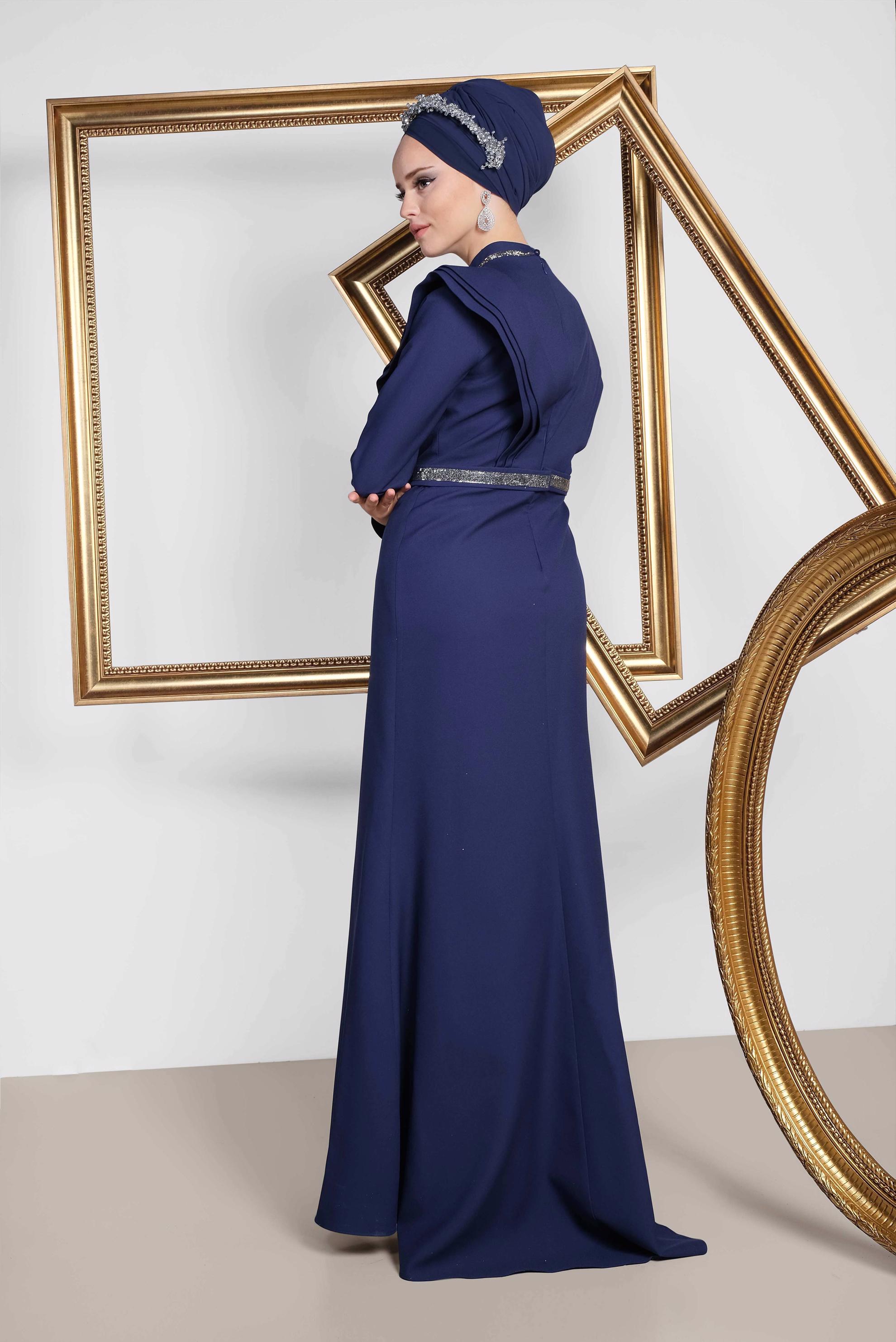 Tesettür giyim LACİVERT KEMERİ VE YAKASI SİMLİ BALIK ABİYE ELBİSE 5562