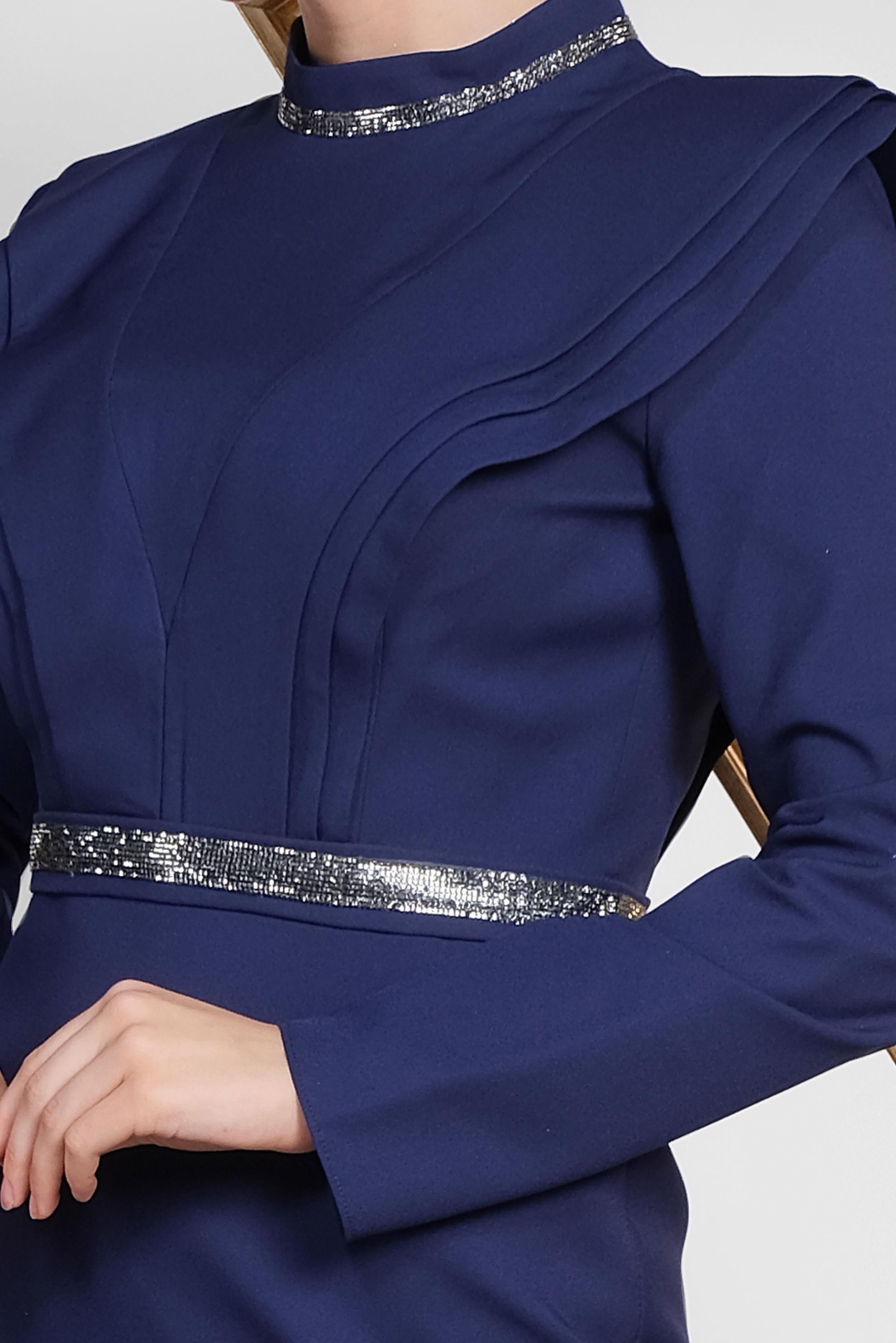 Tesettür giyim LACİVERT KEMERİ VE YAKASI SİMLİ BALIK ABİYE ELBİSE 5562