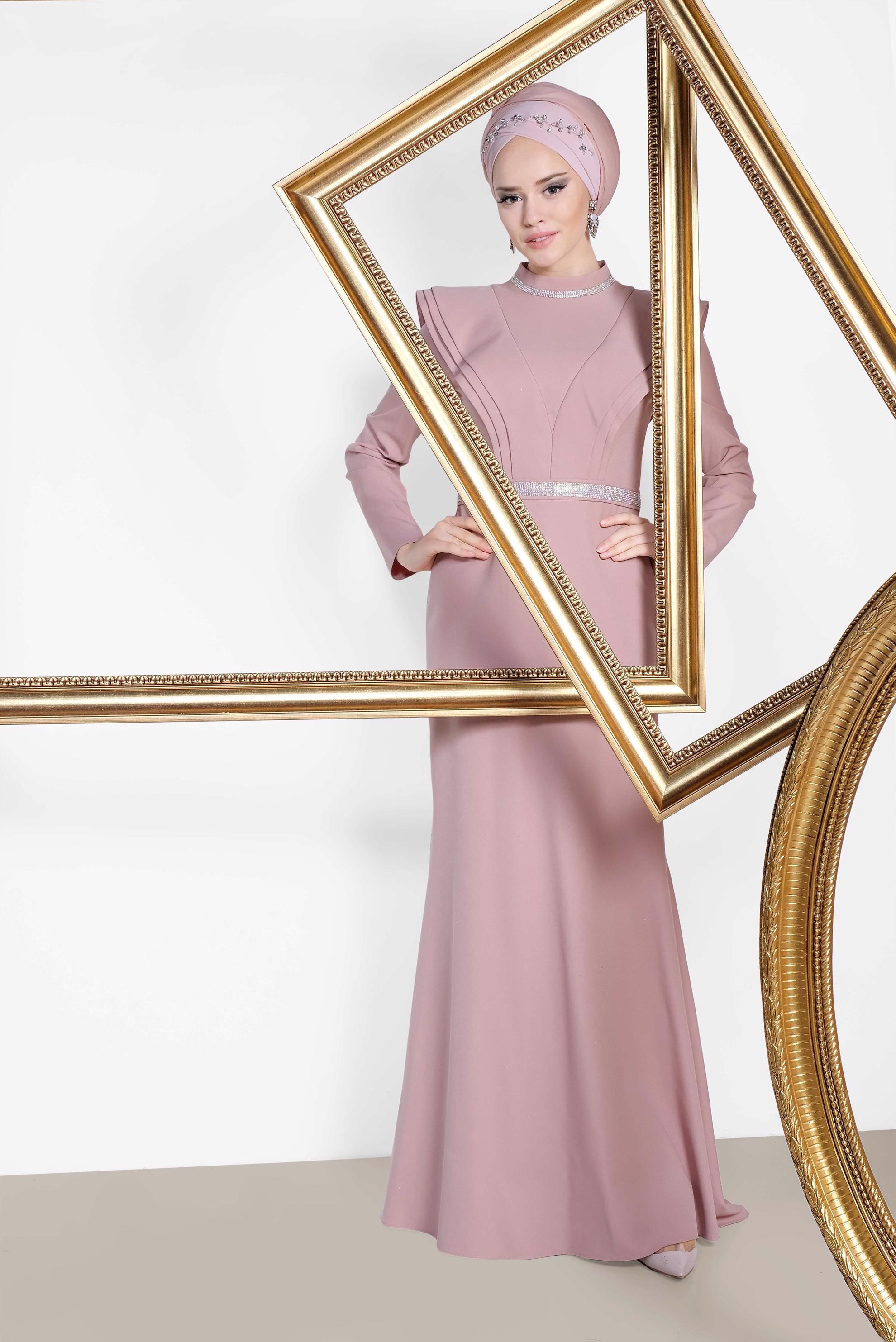Tesettür giyim PUDRA KEMERİ VE YAKASI SİMLİ BALIK ABİYE ELBİSE 5562