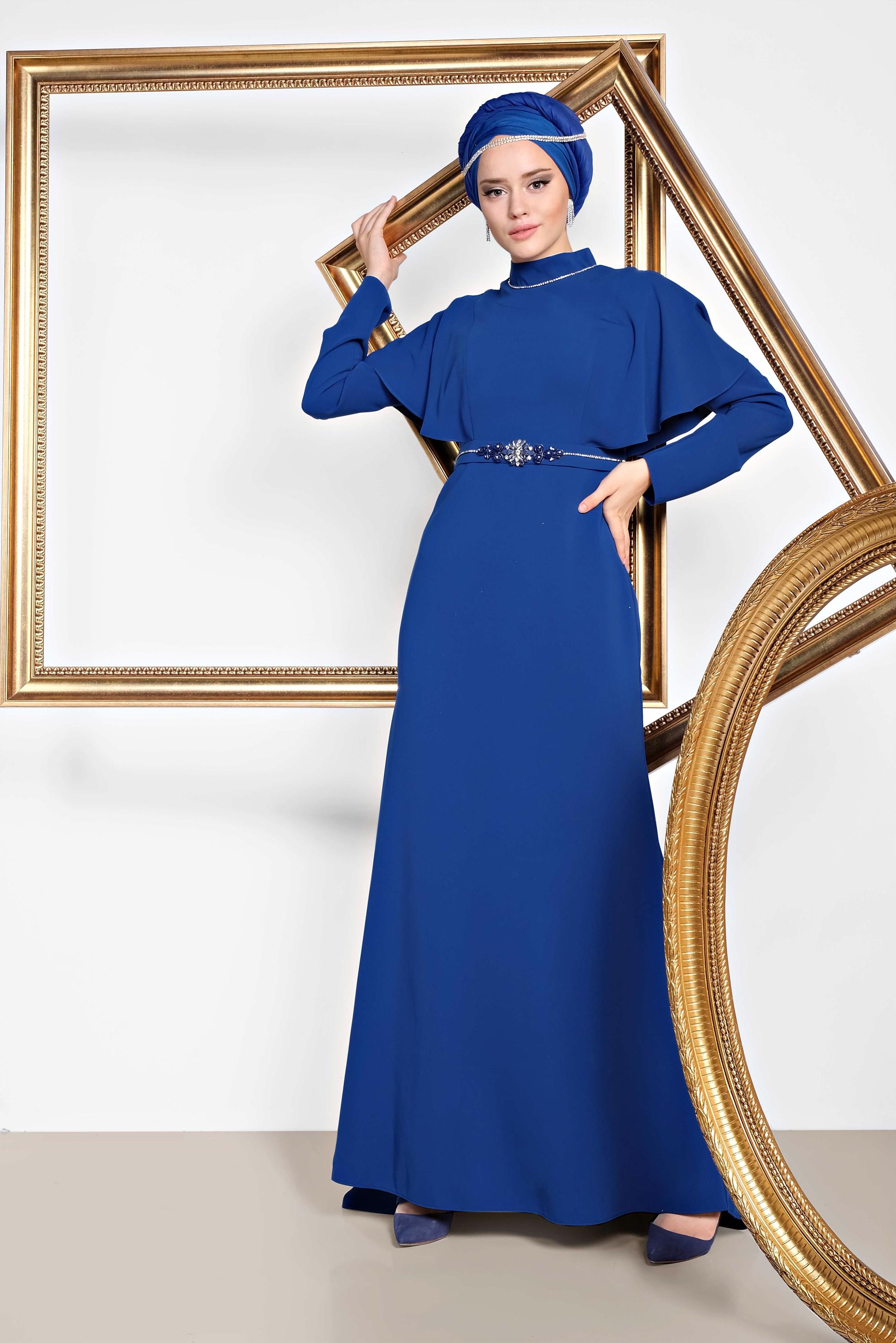 Tesettür giyim LACİVERT OMUZLARI VOLANLI KEMERİ TAŞLI ABİYE ELBİSE 5566
