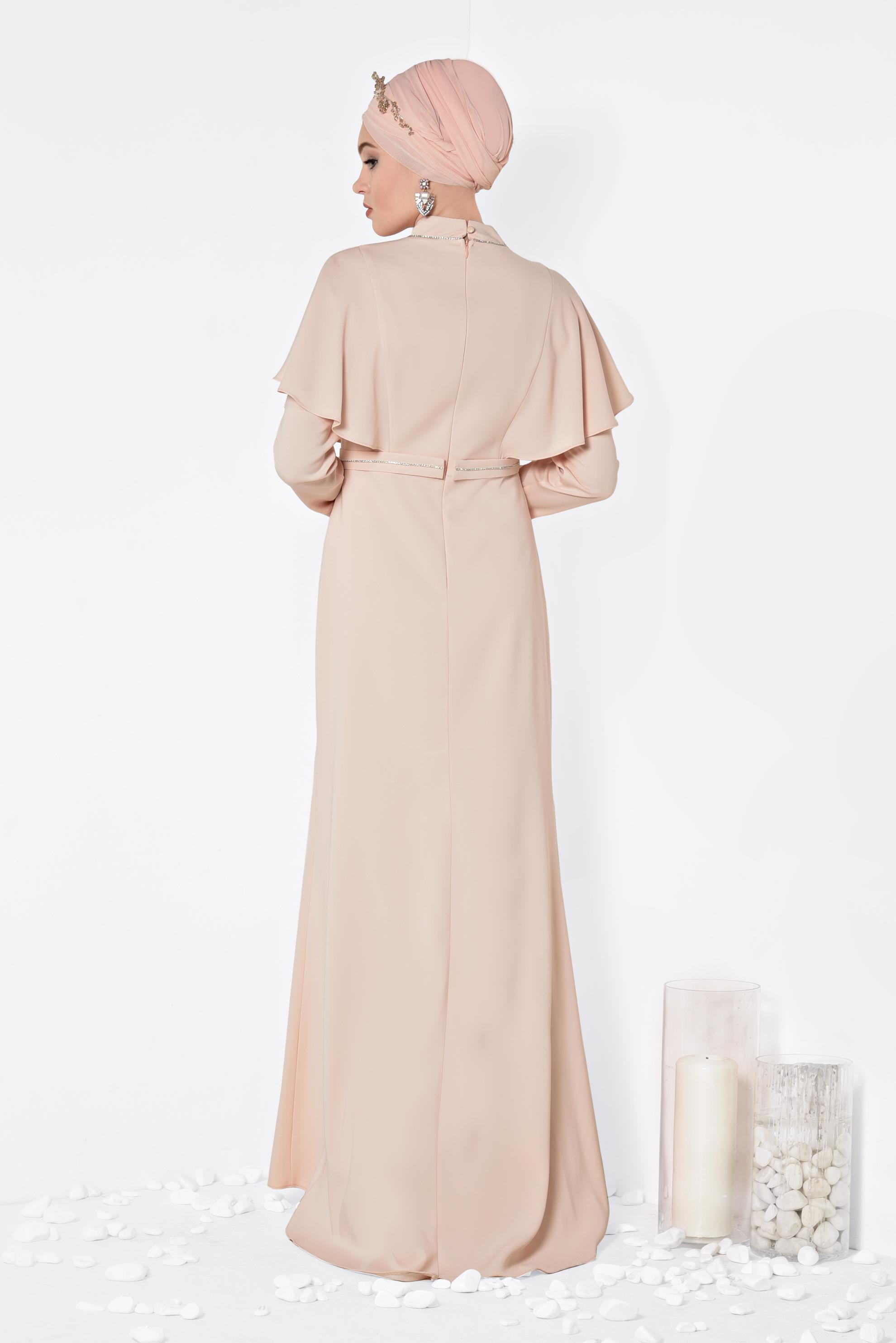 Tesettür giyim PUDRA OMUZLARI VOLANLI KEMERİ TAŞLI ABİYE ELBİSE 5566