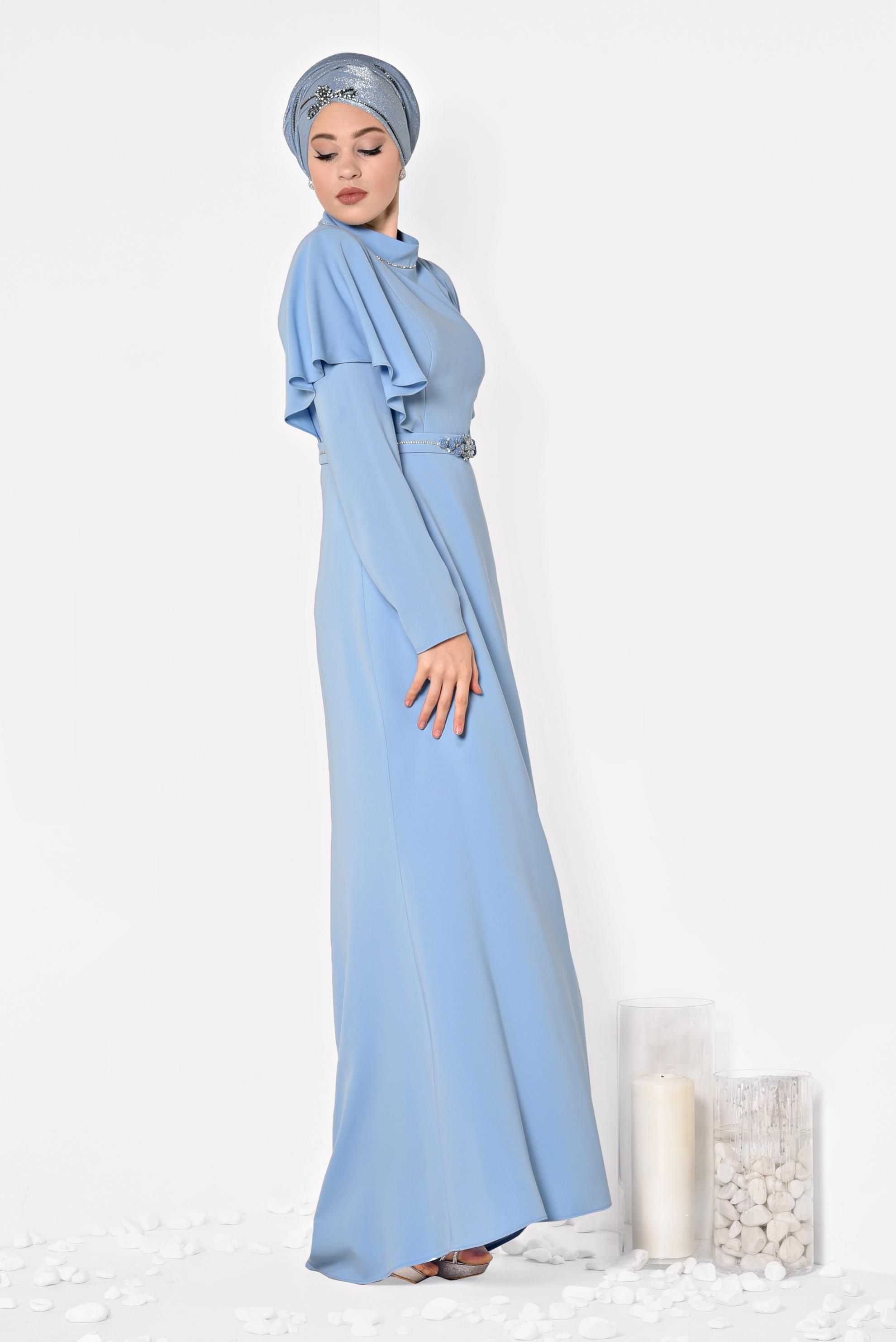 Tesettür giyim MAVİ OMUZLARI VOLANLI KEMERİ TAŞLI ABİYE ELBİSE 5566