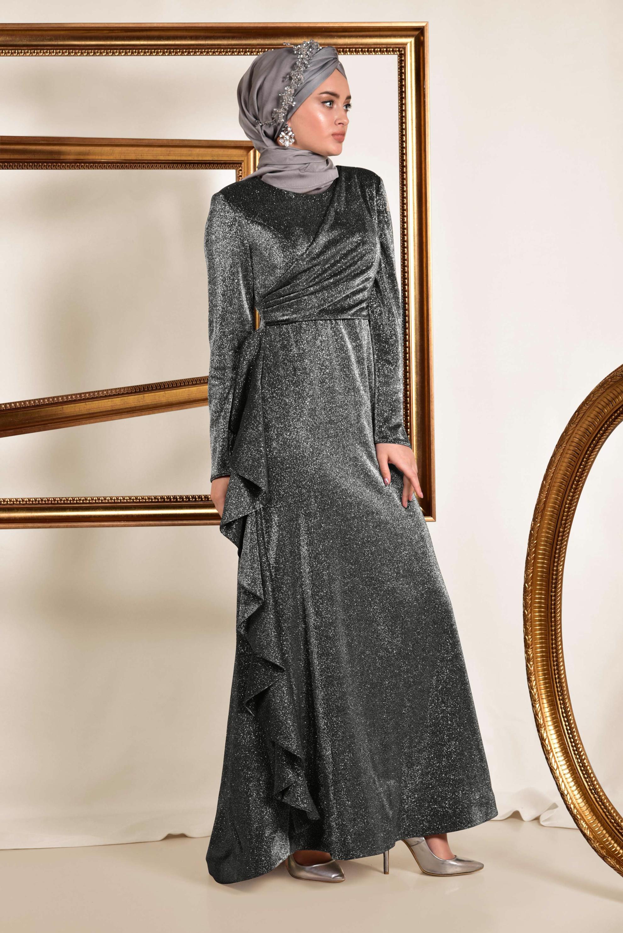 Tesettür giyim GRİ YANI FIRFIRLI SİMLİ ABİYE ELBİSE 5576