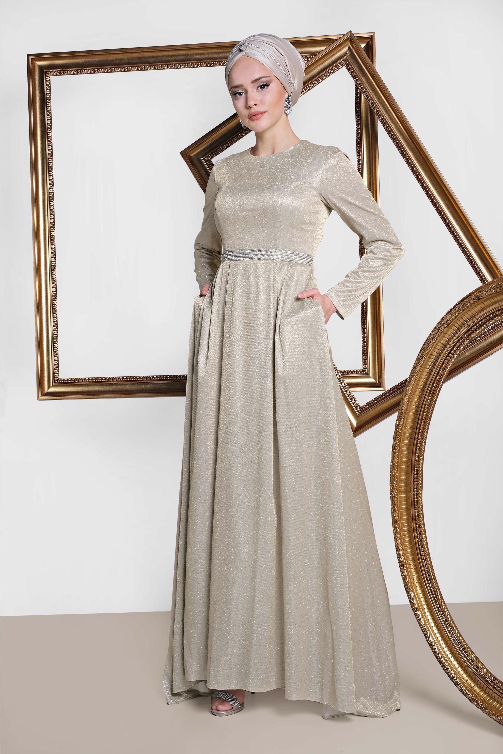 Tesettür giyim BEJ SİM DETAYLI ABİYE ELBİSE 5577