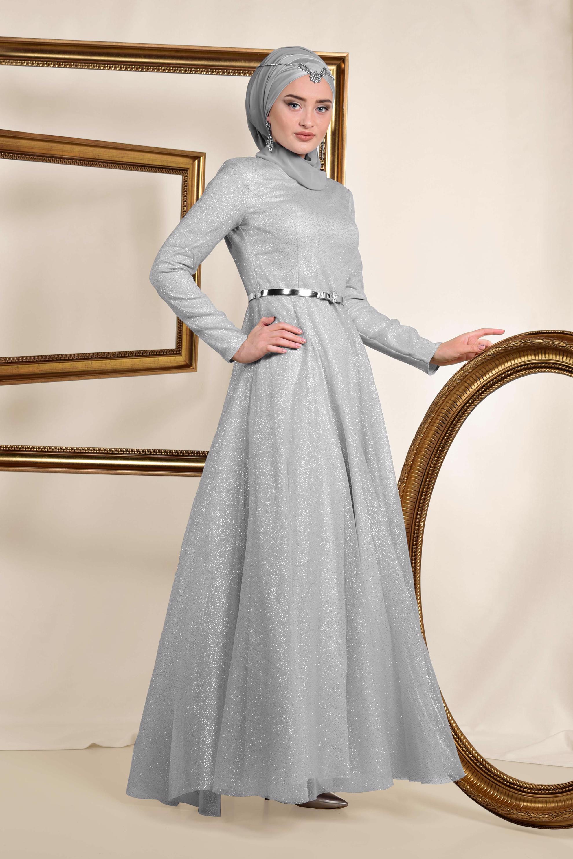 Tesettür giyim GRİ ETEĞİ VOLANLI SİMLİ ABİYE ELBİSE 5581