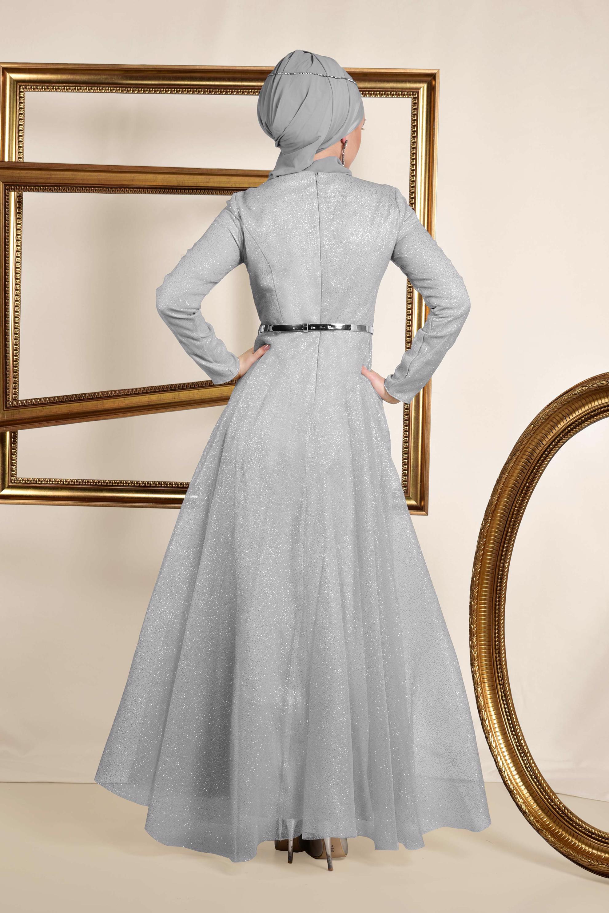 Tesettür giyim GRİ ETEĞİ VOLANLI SİMLİ ABİYE ELBİSE 5581