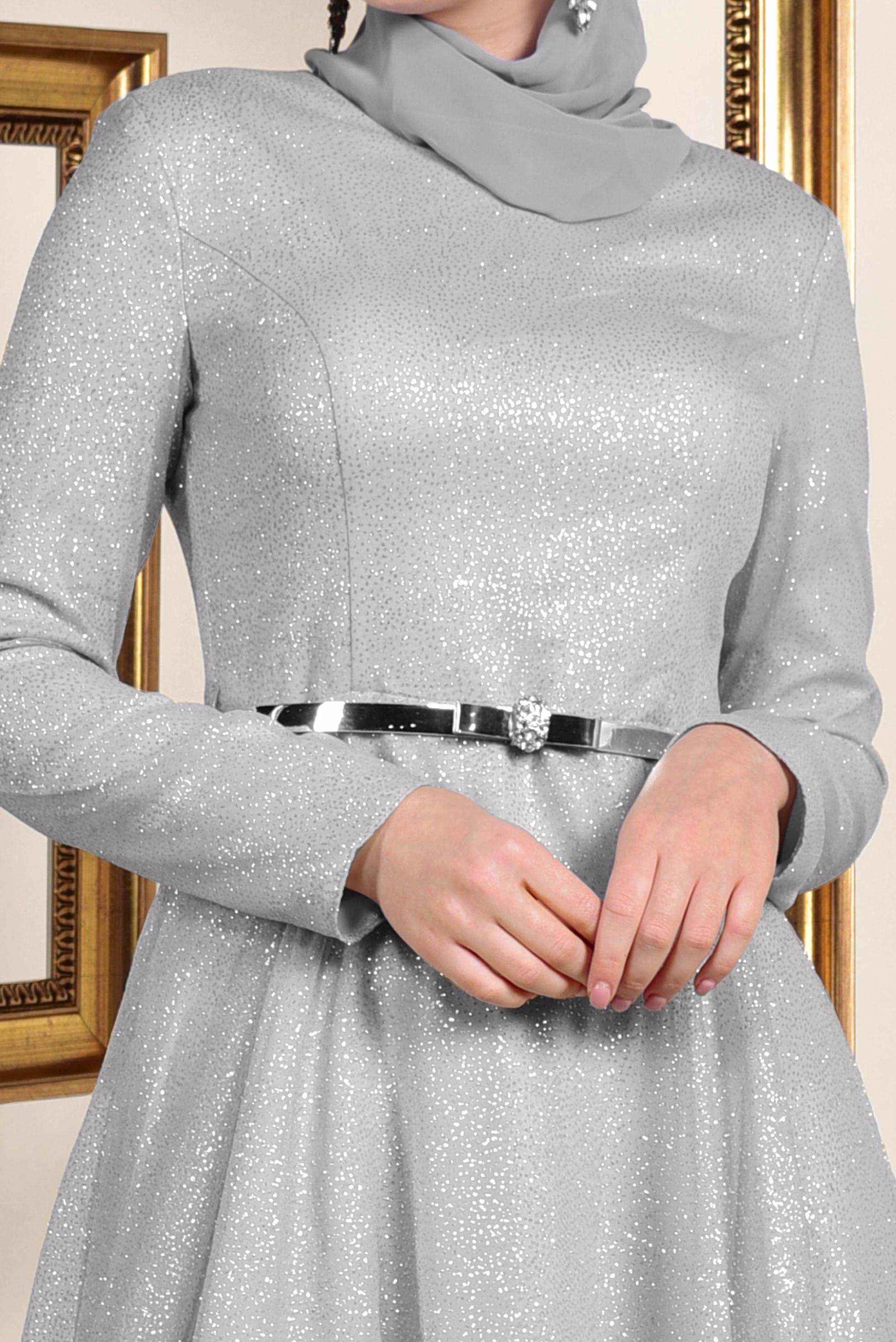 Tesettür giyim GRİ ETEĞİ VOLANLI SİMLİ ABİYE ELBİSE 5581