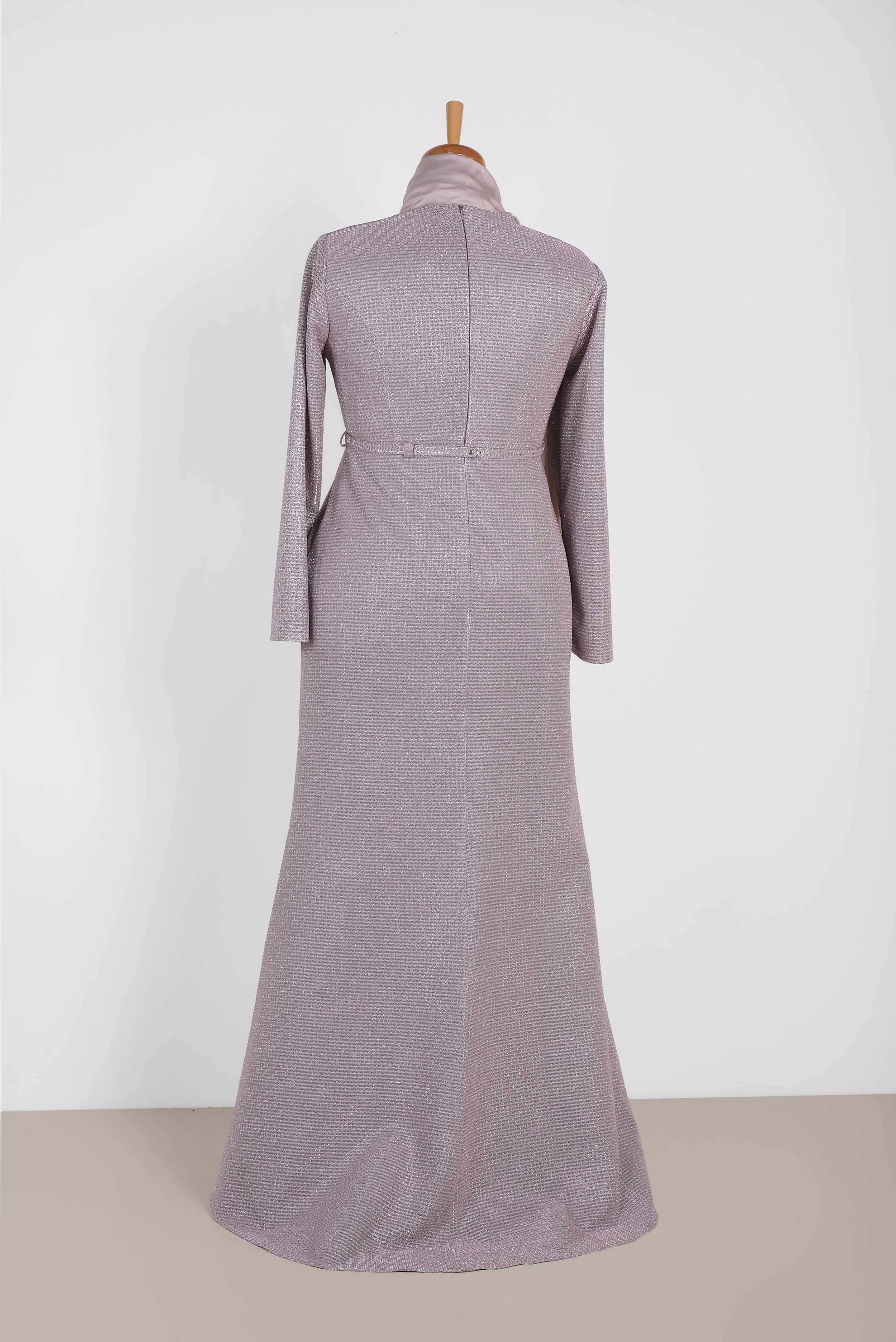 Tesettür giyim PUDRA KEMERLİ SİMLİ KUMAŞTAN ABİYE ELBİSE 5584 