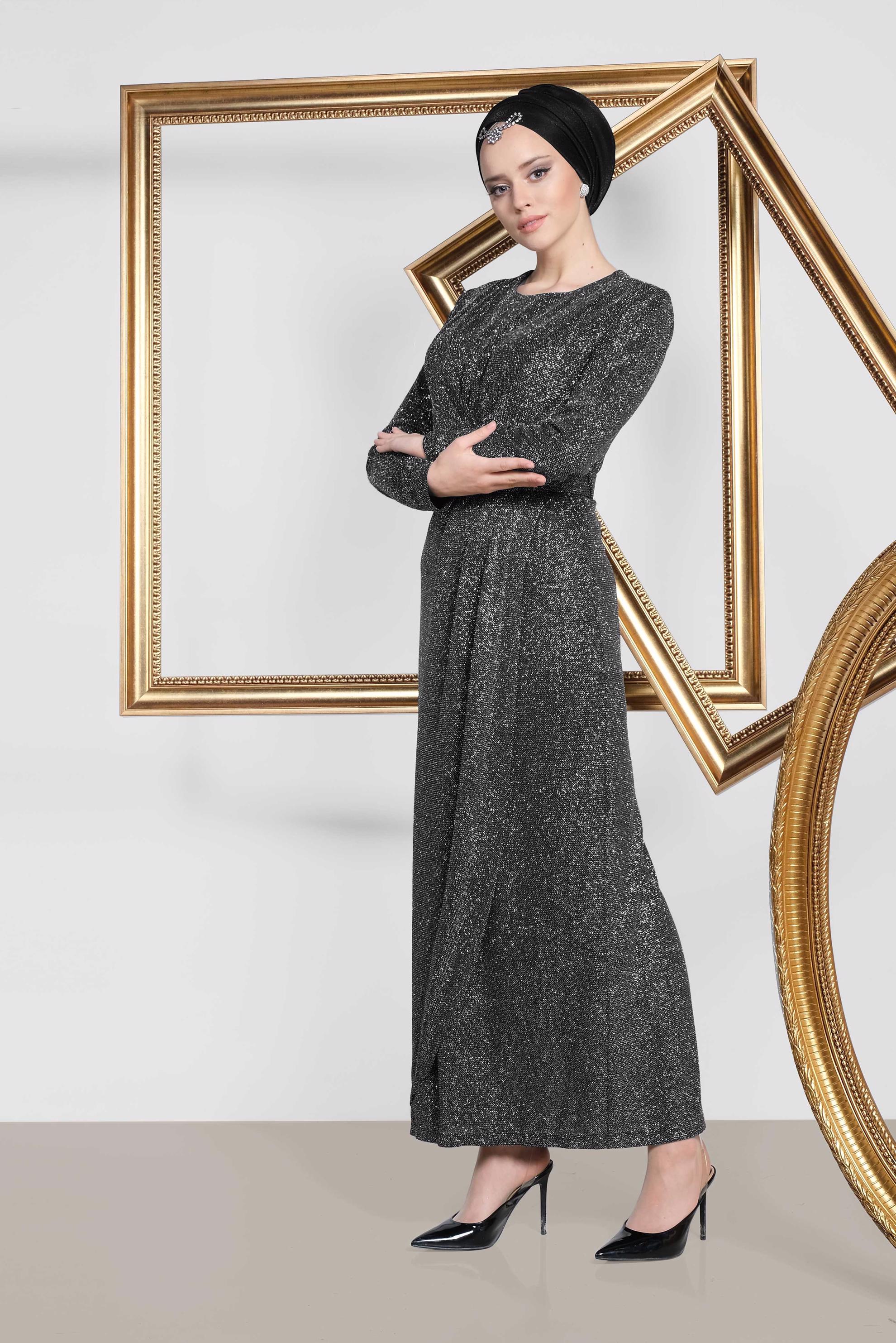 Tesettür giyim SİYAH BELİ KEMER DETAYLI SİMLİ ABİYE 5593 