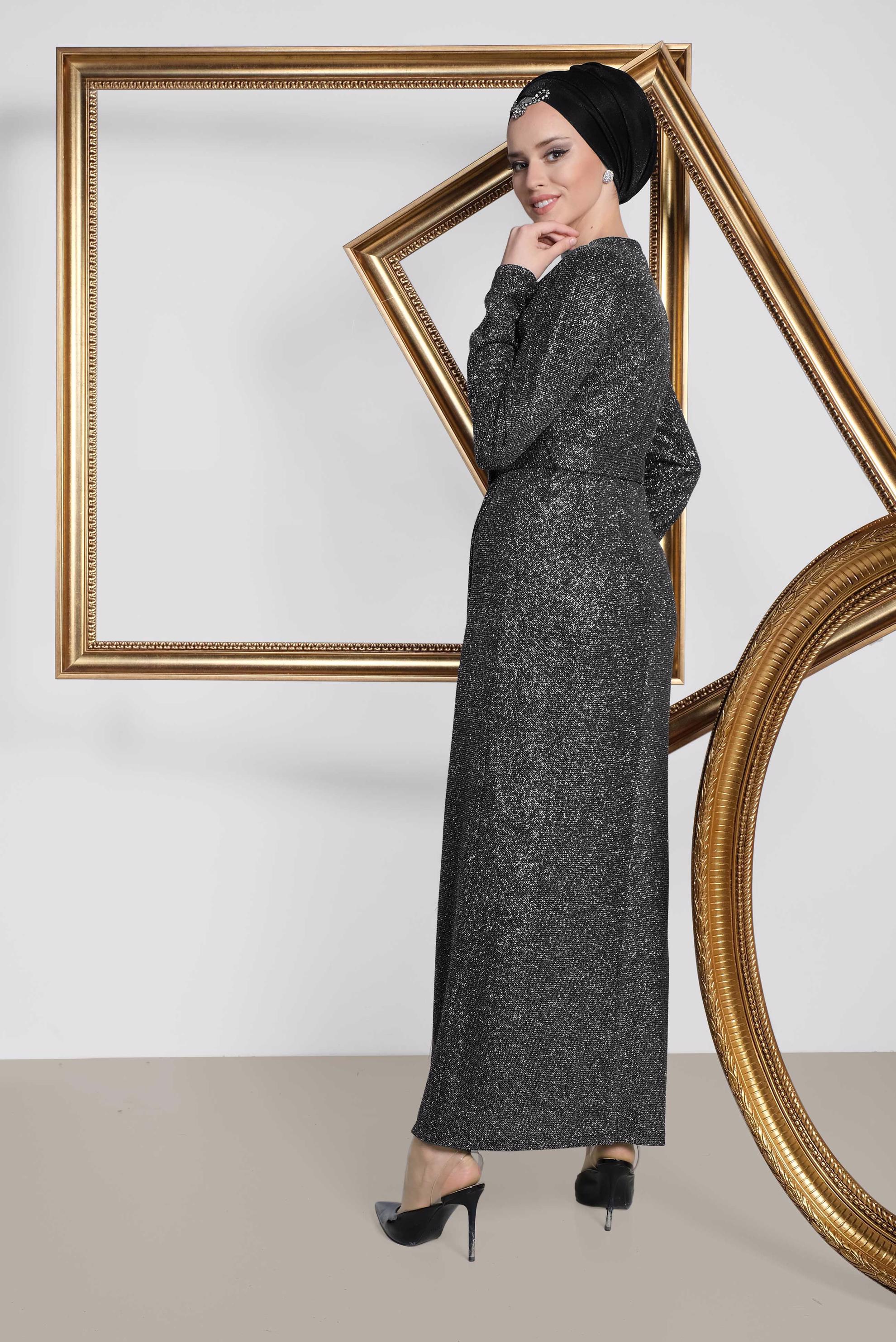 Tesettür giyim SİYAH BELİ KEMER DETAYLI SİMLİ ABİYE 5593 