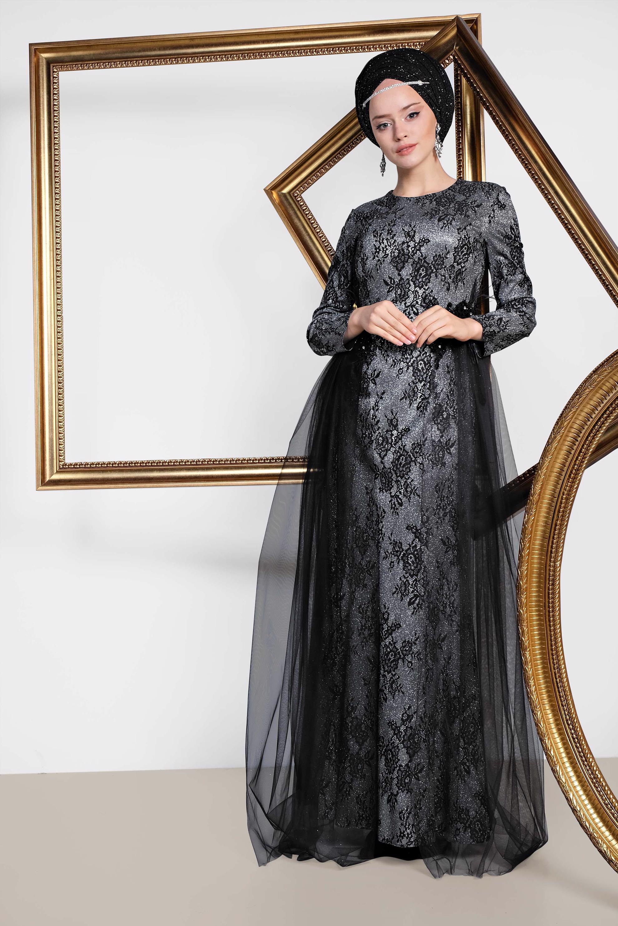 Tesettür giyim SİYAH TÜL DETAYLI ÇİÇEK DESEN SİMLİ ABİYE ELBİSE 5598