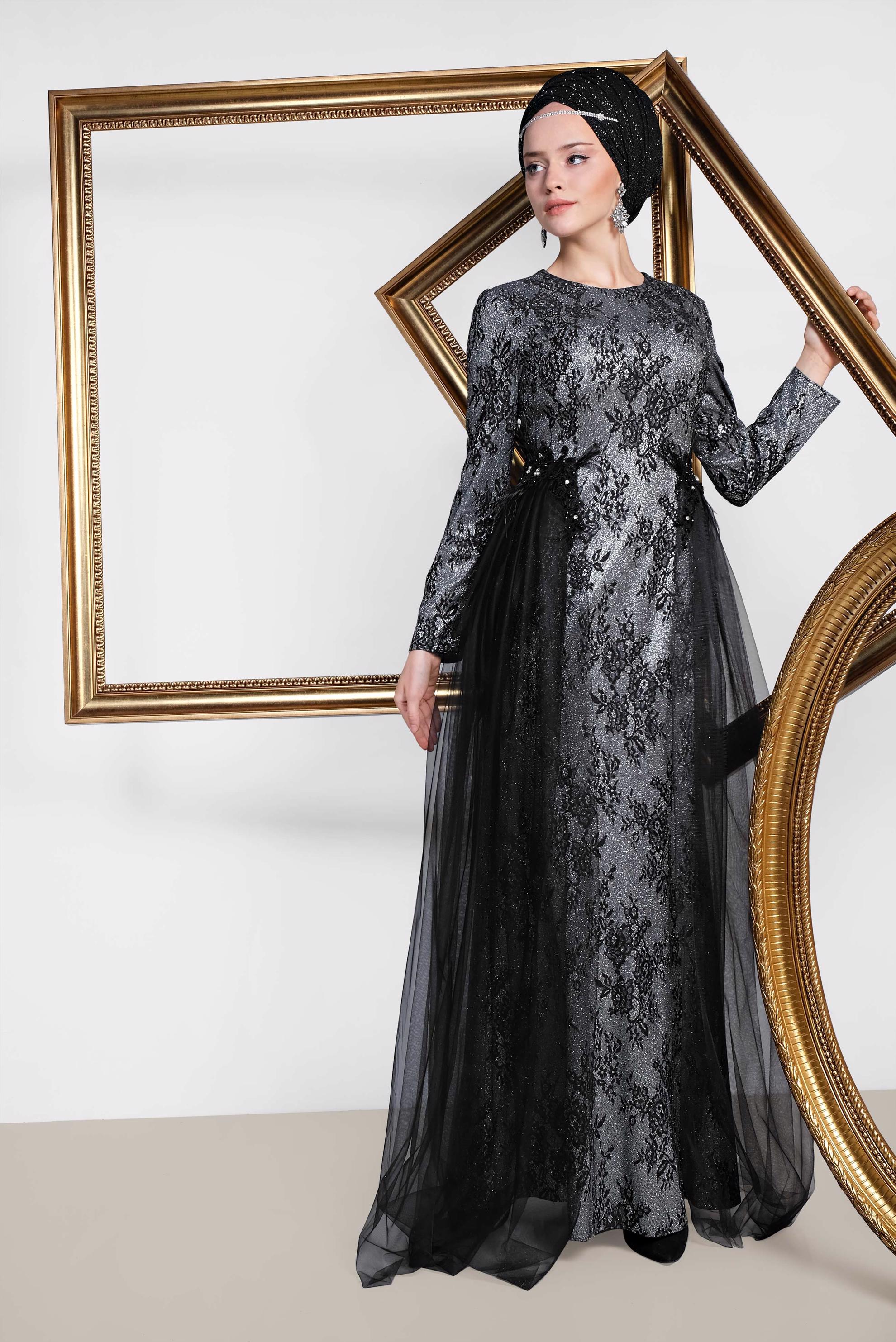 Tesettür giyim SİYAH TÜL DETAYLI ÇİÇEK DESEN SİMLİ ABİYE ELBİSE 5598