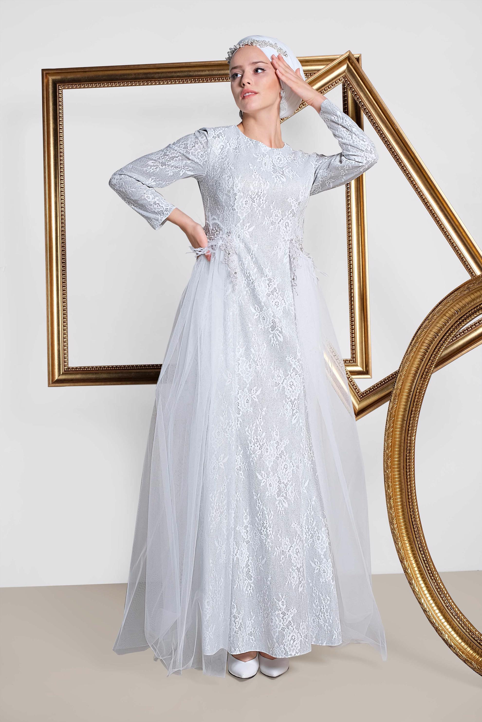 Tesettür giyim BEYAZ TÜL DETAYLI ÇİÇEK DESEN SİMLİ ABİYE ELBİSE 5598