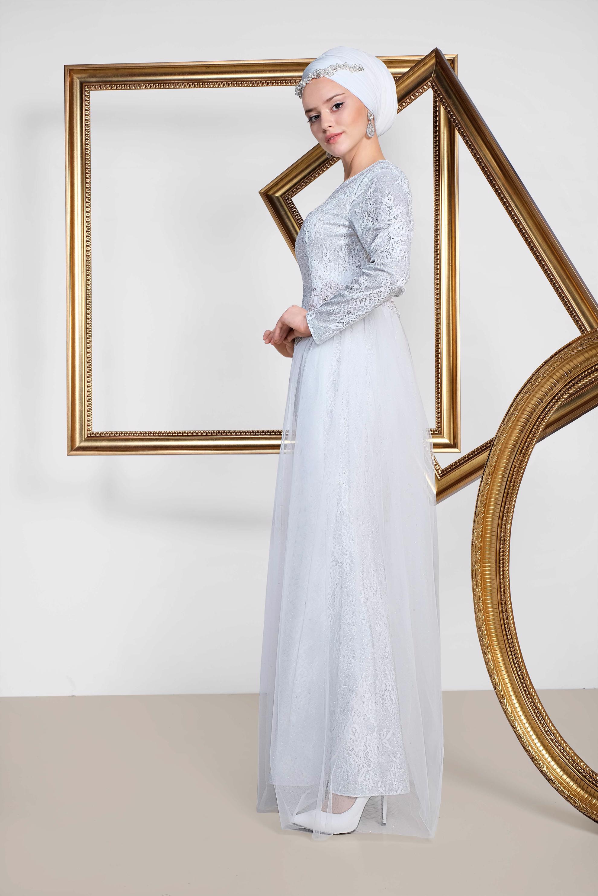 Tesettür giyim BEYAZ TÜL DETAYLI ÇİÇEK DESEN SİMLİ ABİYE ELBİSE 5598