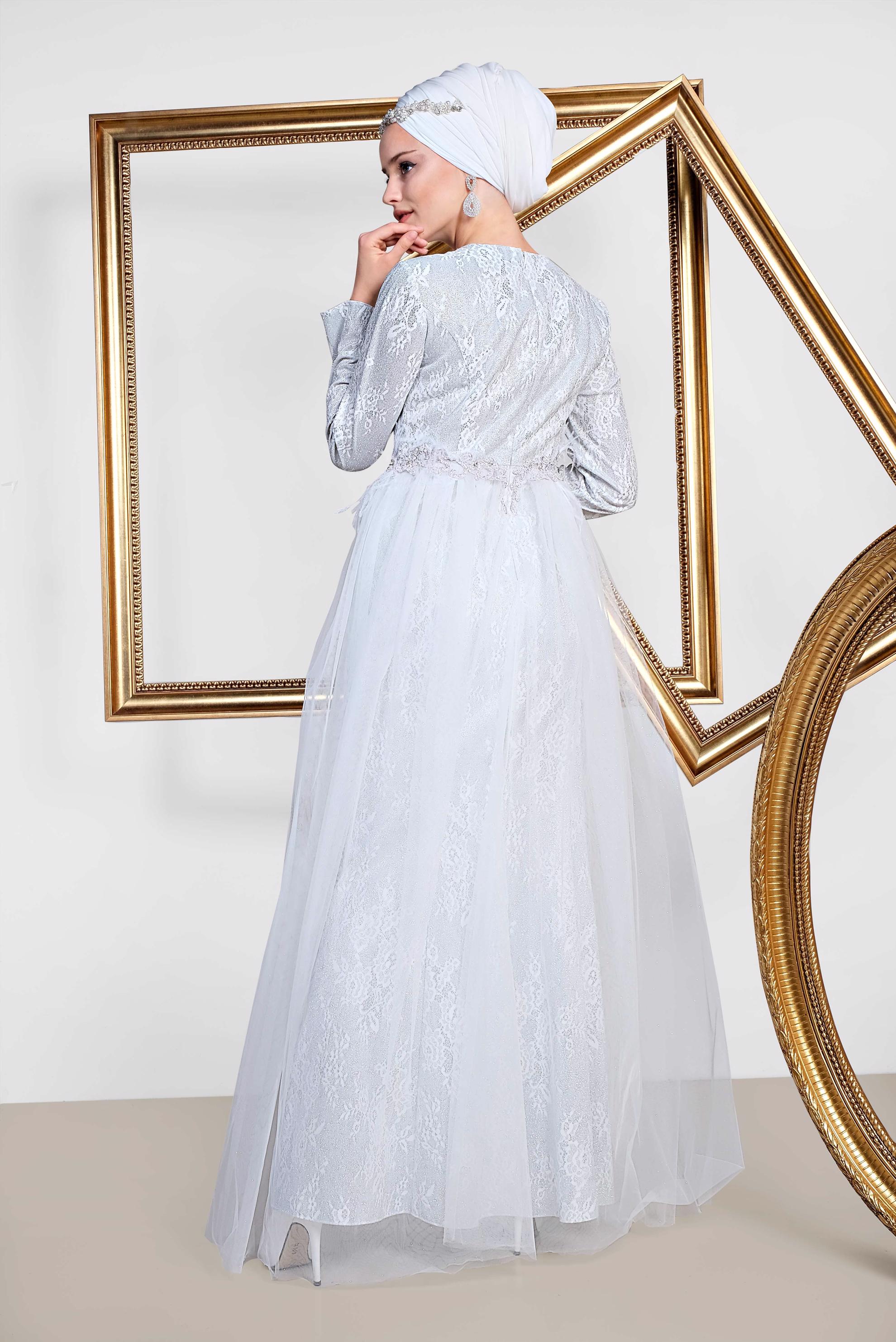 Tesettür giyim BEYAZ TÜL DETAYLI ÇİÇEK DESEN SİMLİ ABİYE ELBİSE 5598