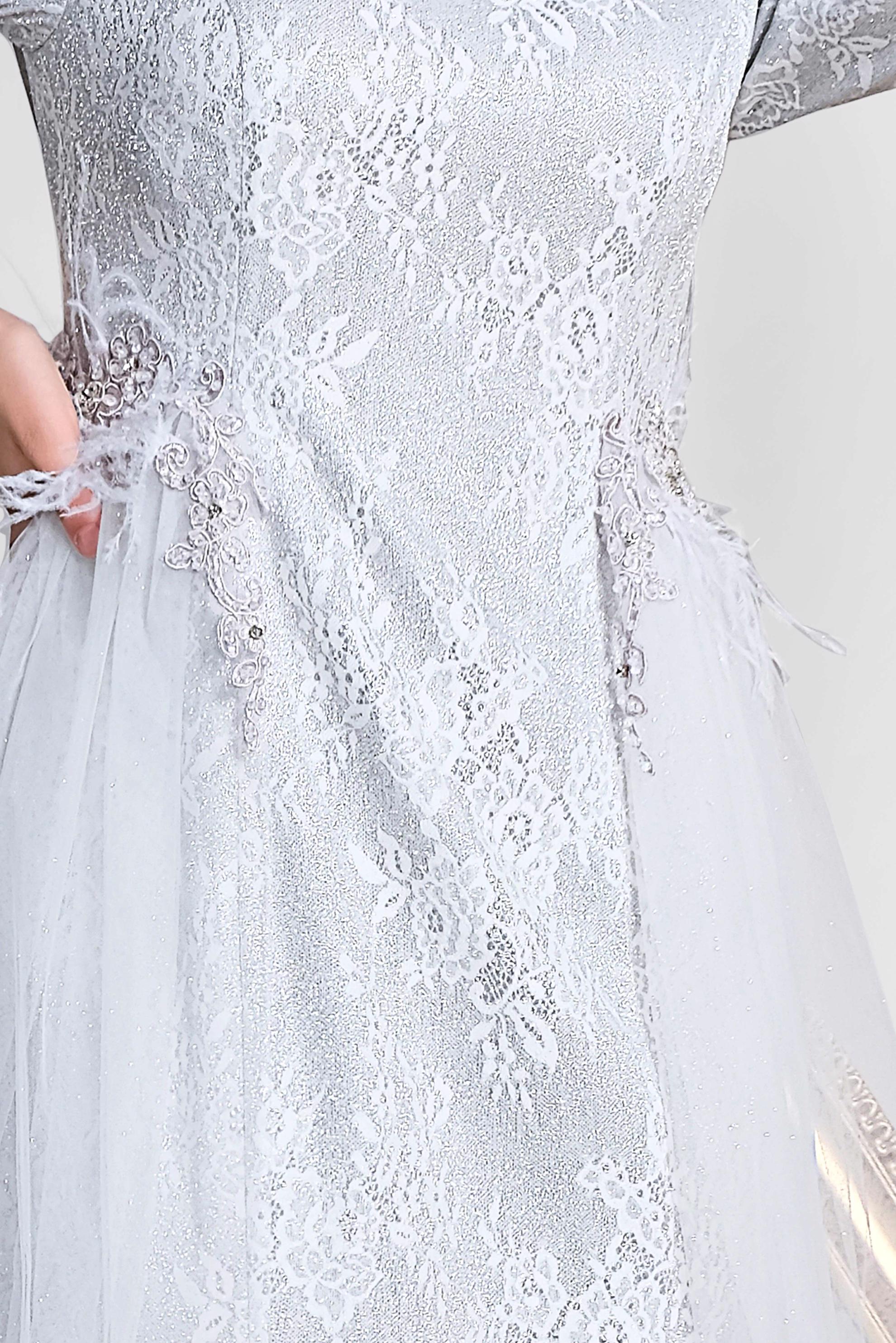 Tesettür giyim BEYAZ TÜL DETAYLI ÇİÇEK DESEN SİMLİ ABİYE ELBİSE 5598