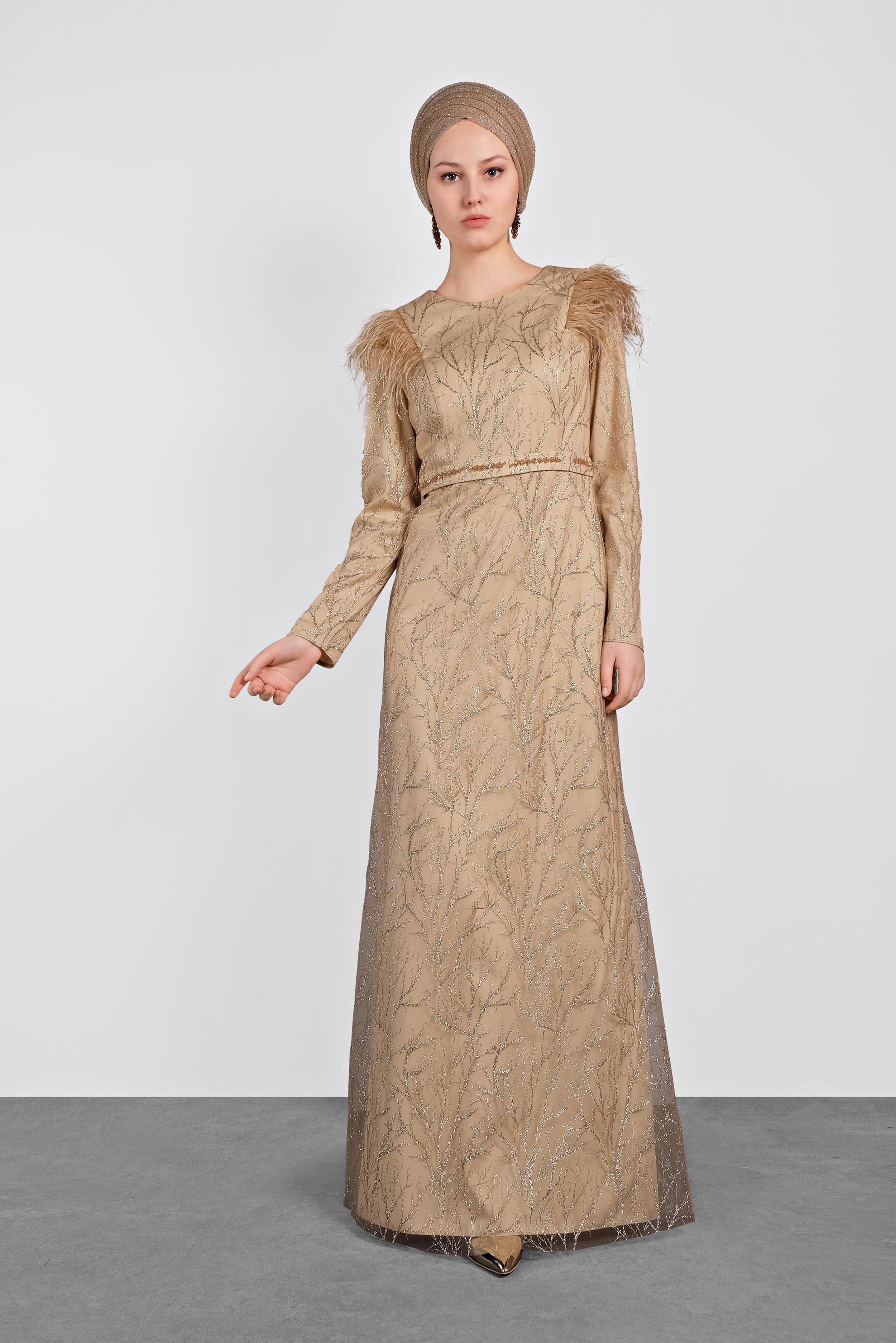 Tesettür giyim ALTIN OMUZLARI TÜY DETAYLI SİMLİ ABİYE ELBİSE 5615