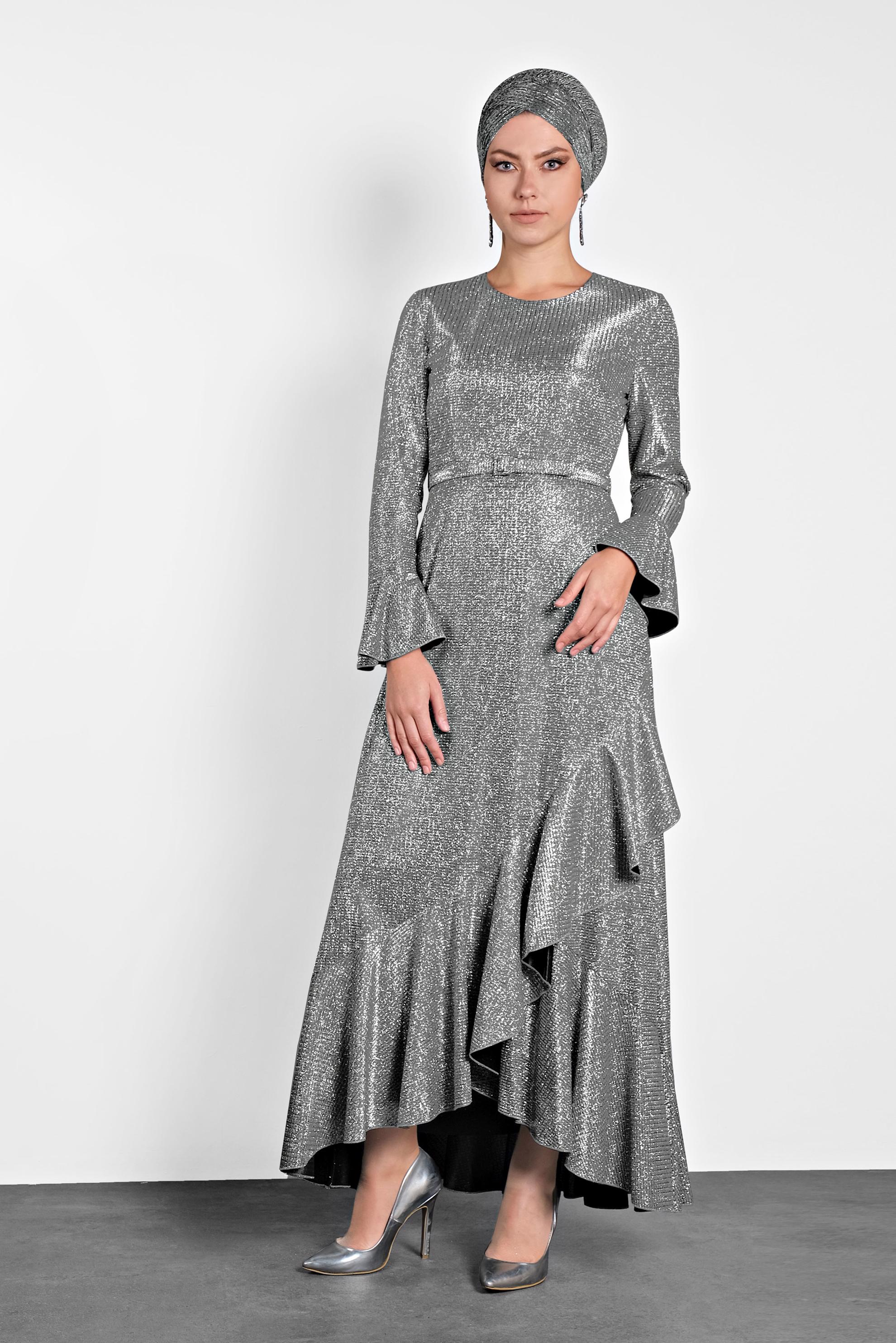 Tesettür giyim GÜMÜŞ KOLLARI VE ETEK UCU VOLANLI SİMLİ ABİYE 5620 