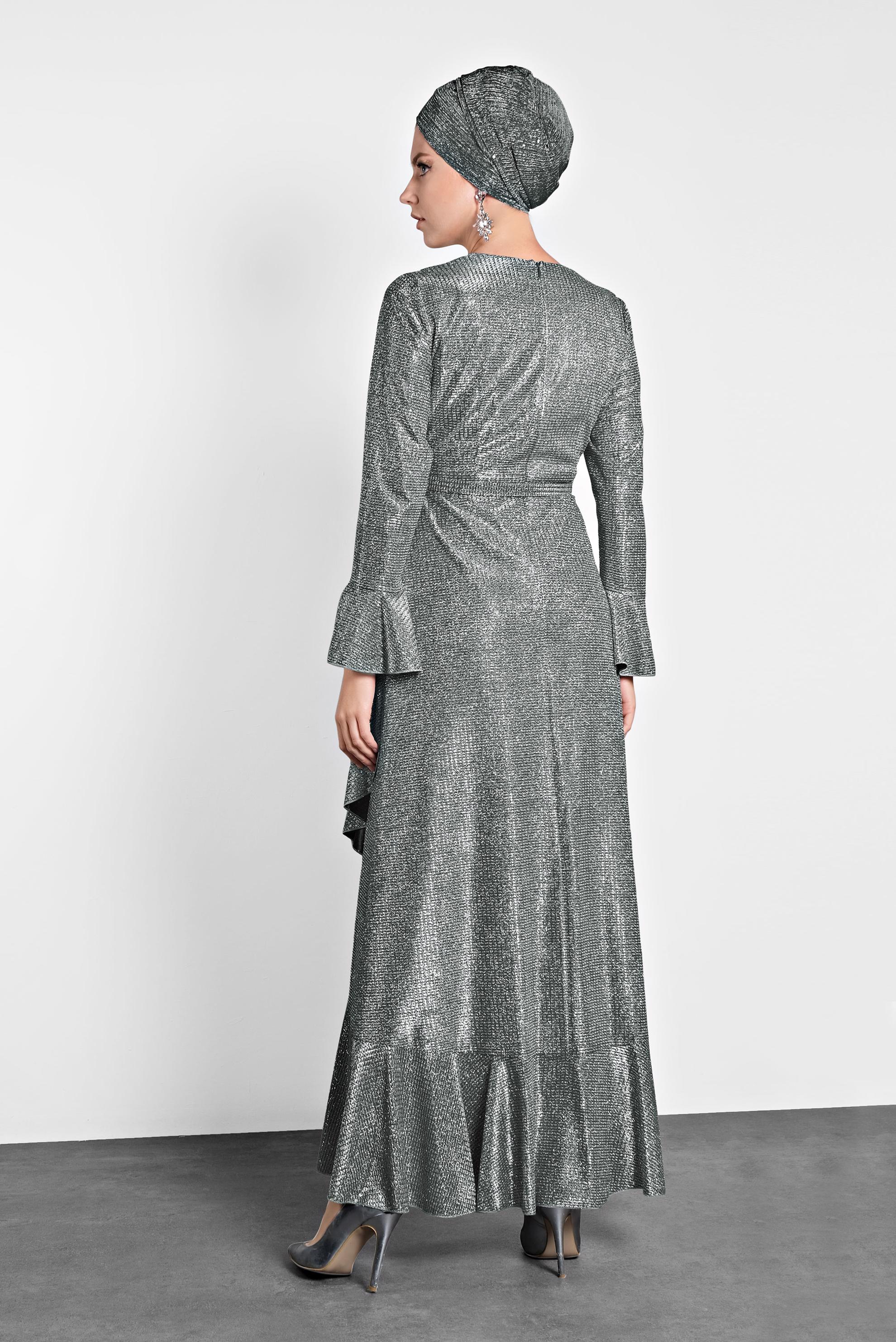 Tesettür giyim GÜMÜŞ KOLLARI VE ETEK UCU VOLANLI SİMLİ ABİYE 5620 