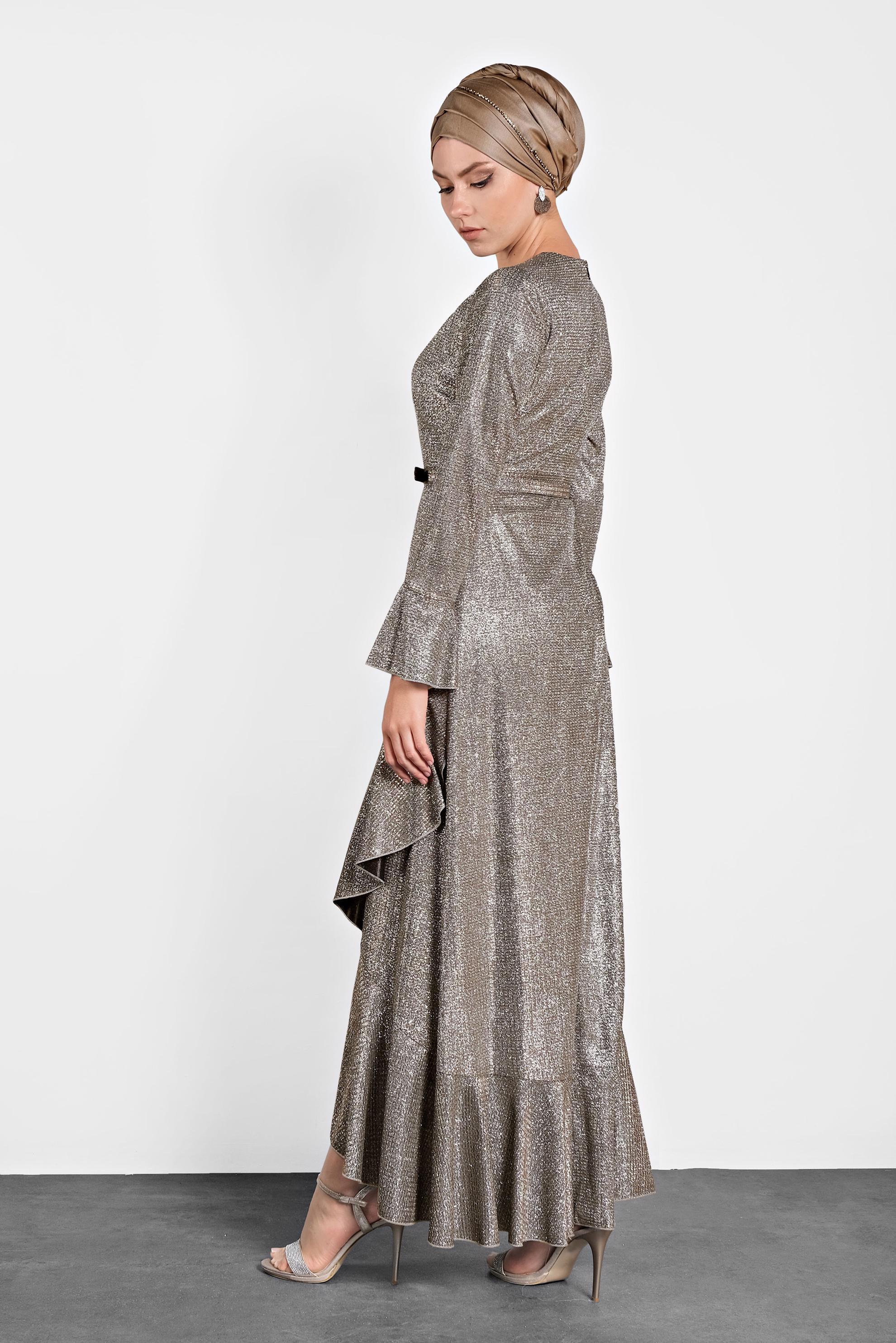 Tesettür giyim VİZON KOLLARI VE ETEK UCU VOLANLI SİMLİ ABİYE 5620 