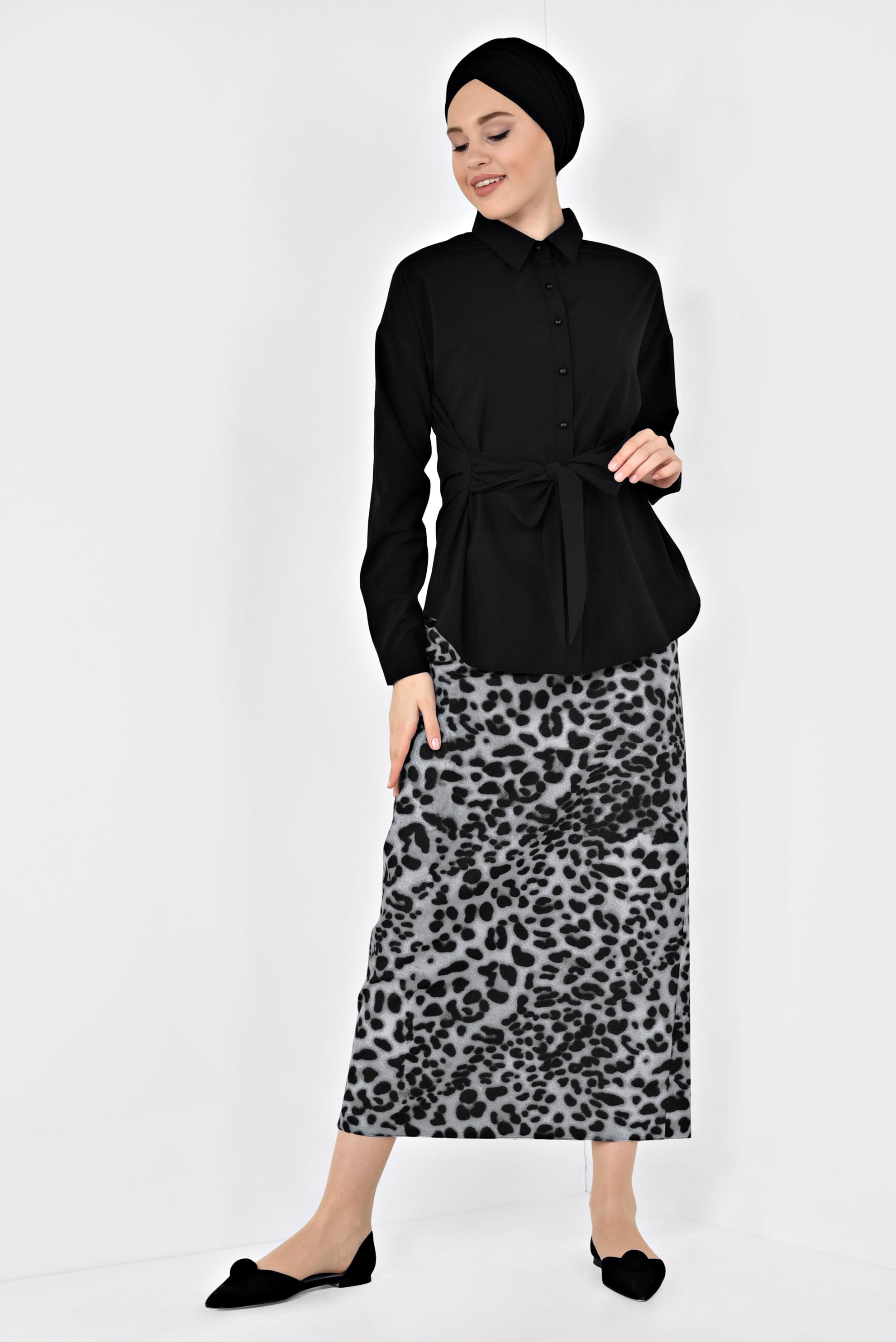 Tesettür giyim SİYAH ÖNDEN DÜĞMELİ BELİ KUŞAKLI BLUZ 4077