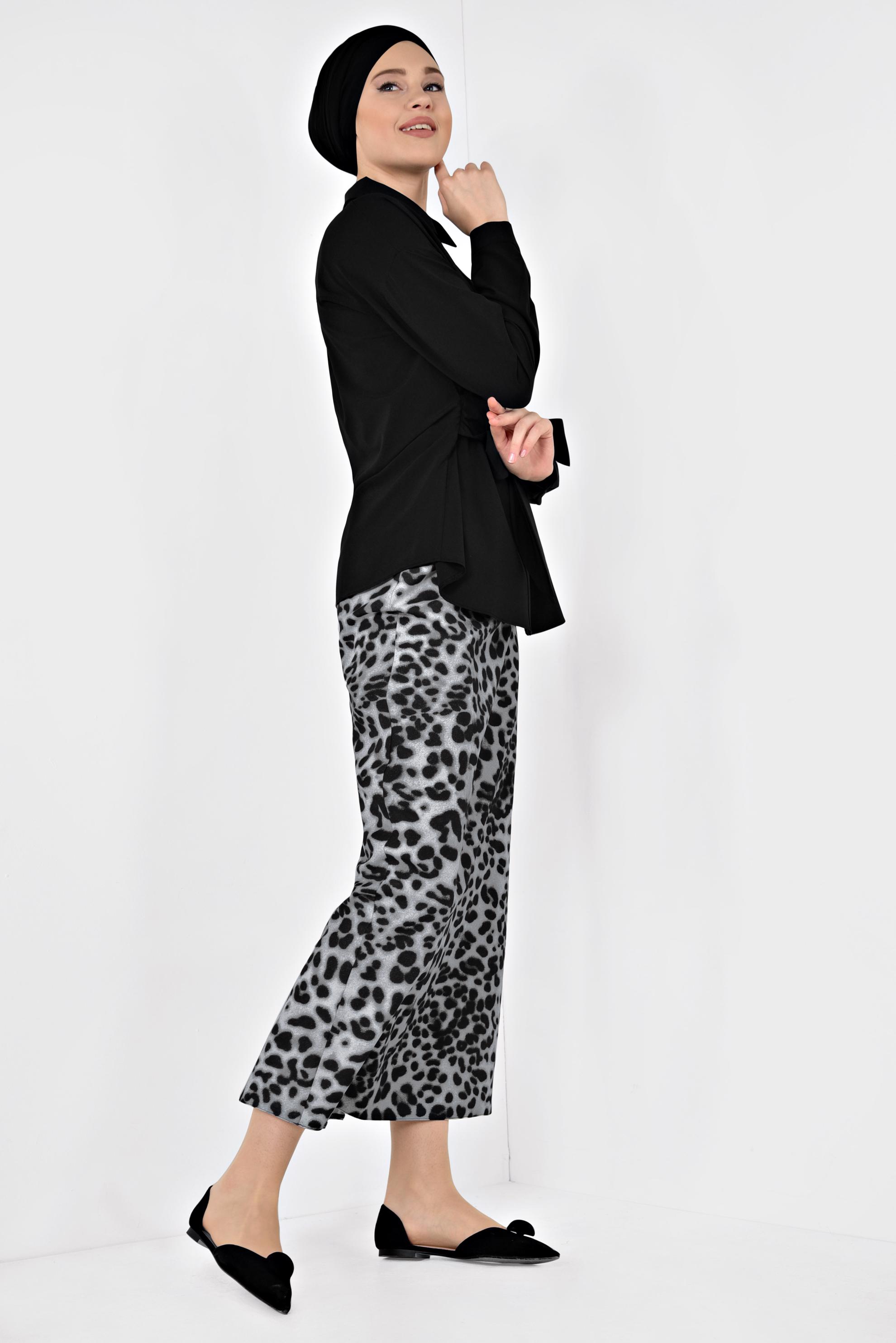 Tesettür giyim SİYAH ÖNDEN DÜĞMELİ BELİ KUŞAKLI BLUZ 4077