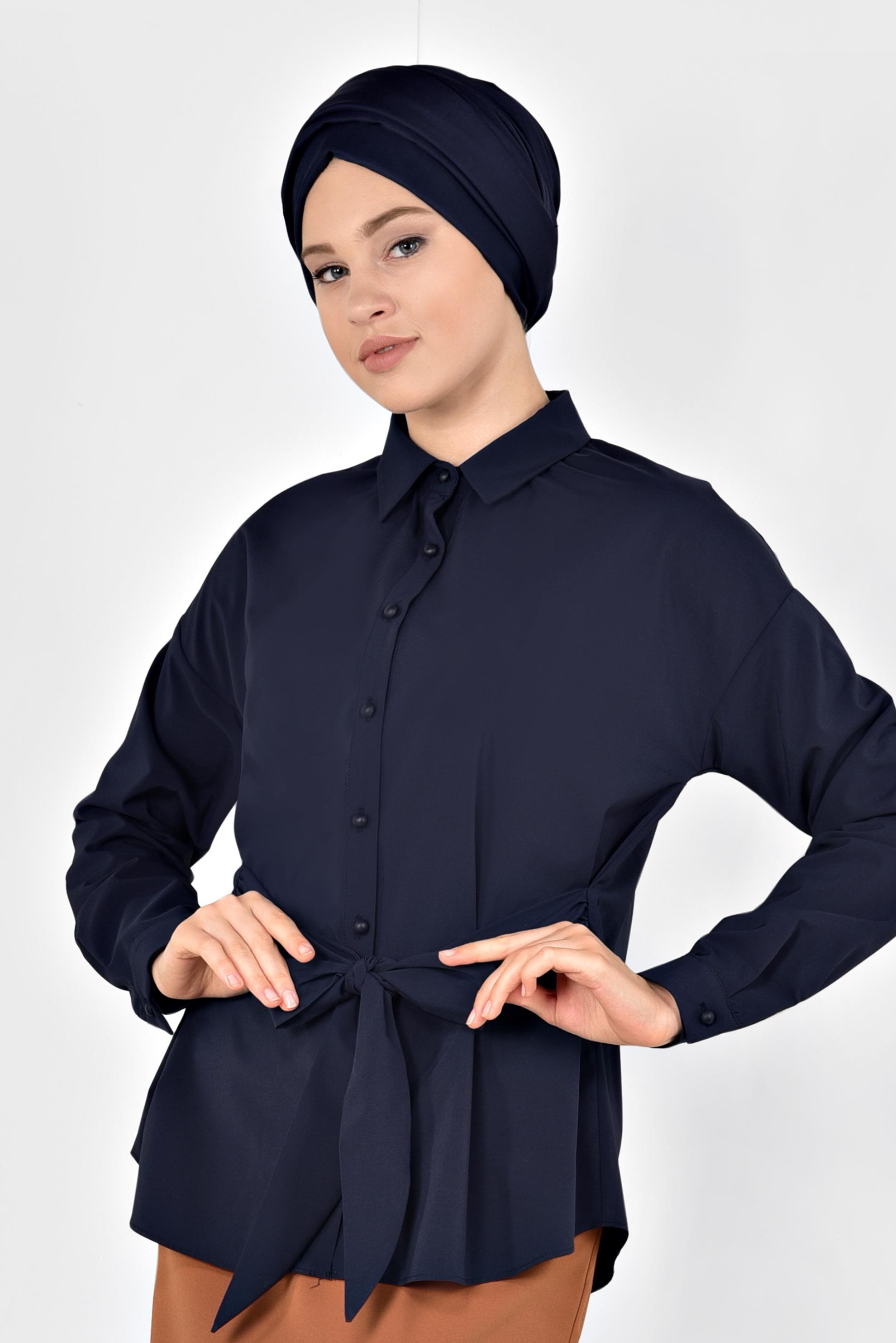 Tesettür giyim LACİVERT ÖNDEN DÜĞMELİ BELİ KUŞAKLI BLUZ 4077