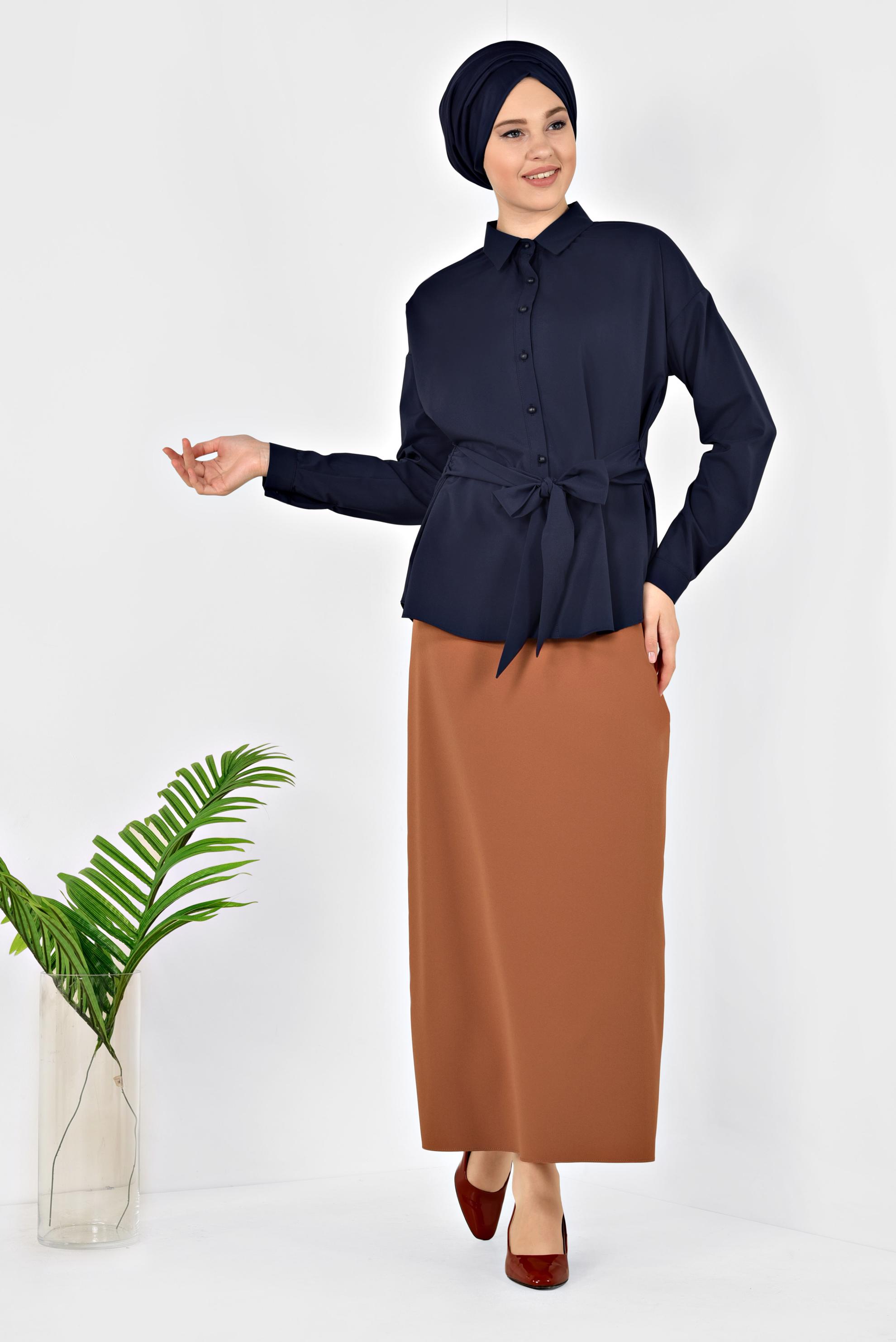 Tesettür giyim LACİVERT ÖNDEN DÜĞMELİ BELİ KUŞAKLI BLUZ 4077