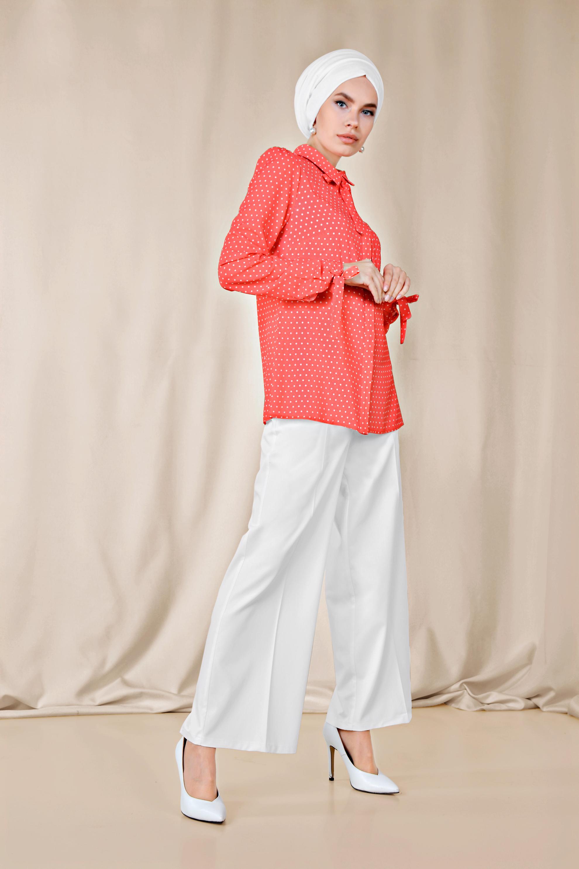 Tesettür giyim KIRMIZI PUANTİYE DESENLİ BAĞCIKLI BLUZ 4081