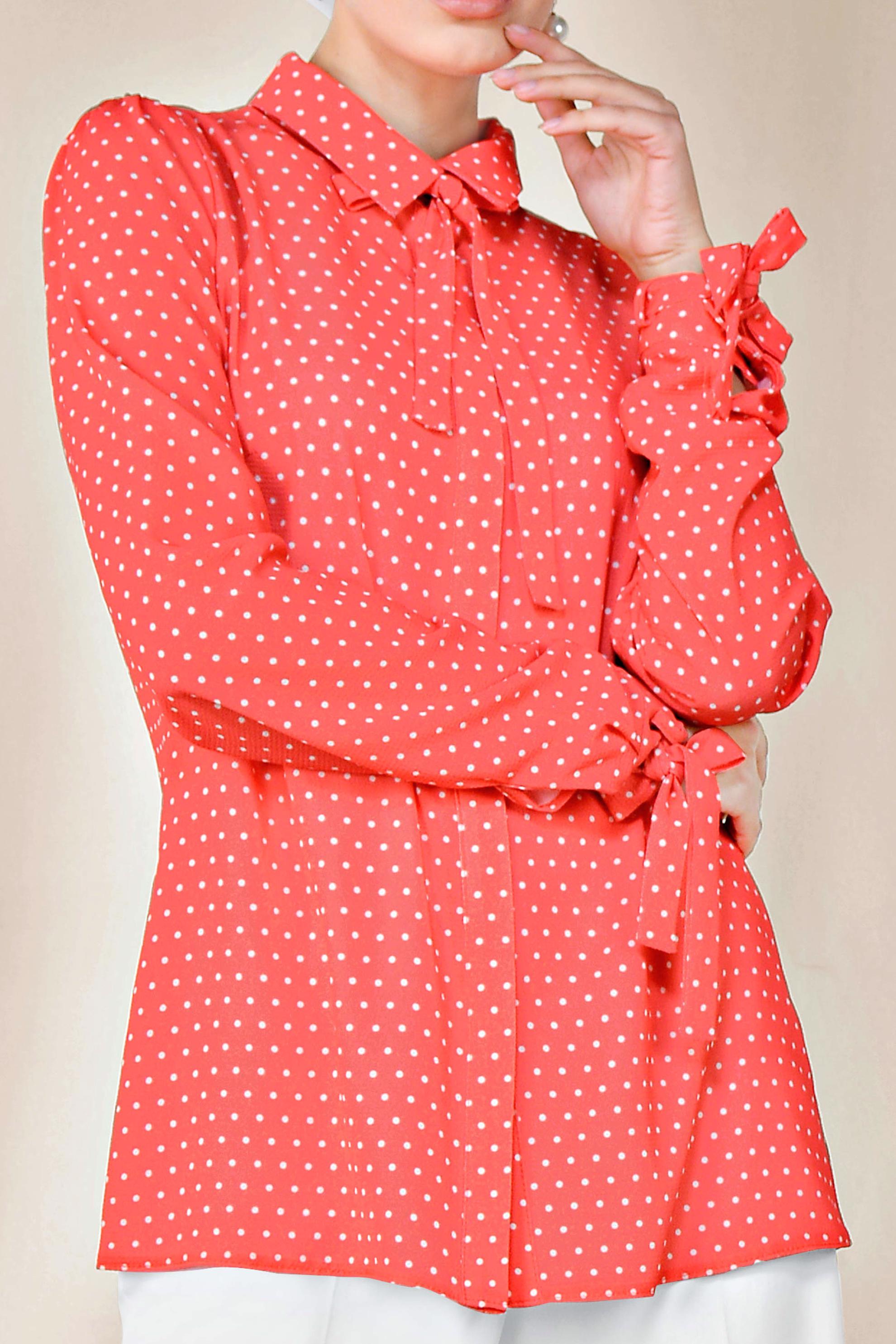 Tesettür giyim KIRMIZI PUANTİYE DESENLİ BAĞCIKLI BLUZ 4081