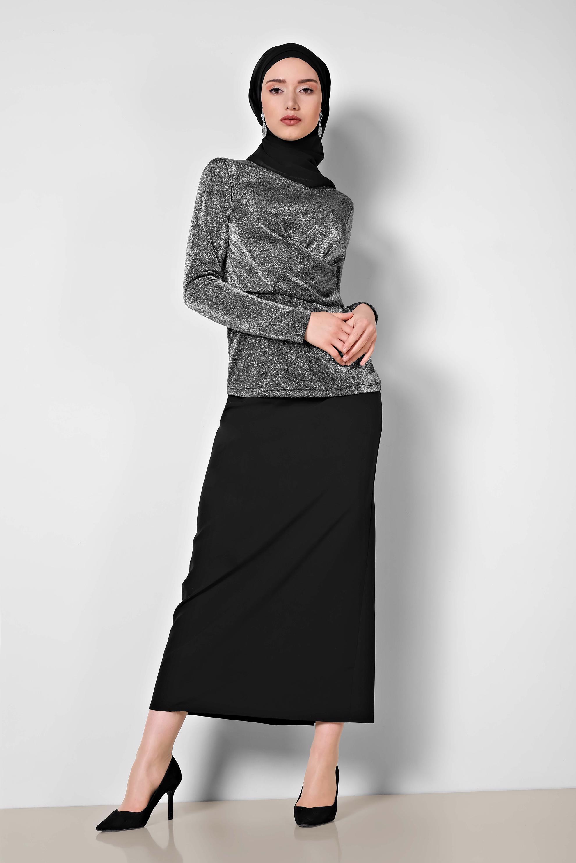 Tesettür giyim SİYAH YUVARLAK YAKA SİMLİ BLUZ 4192