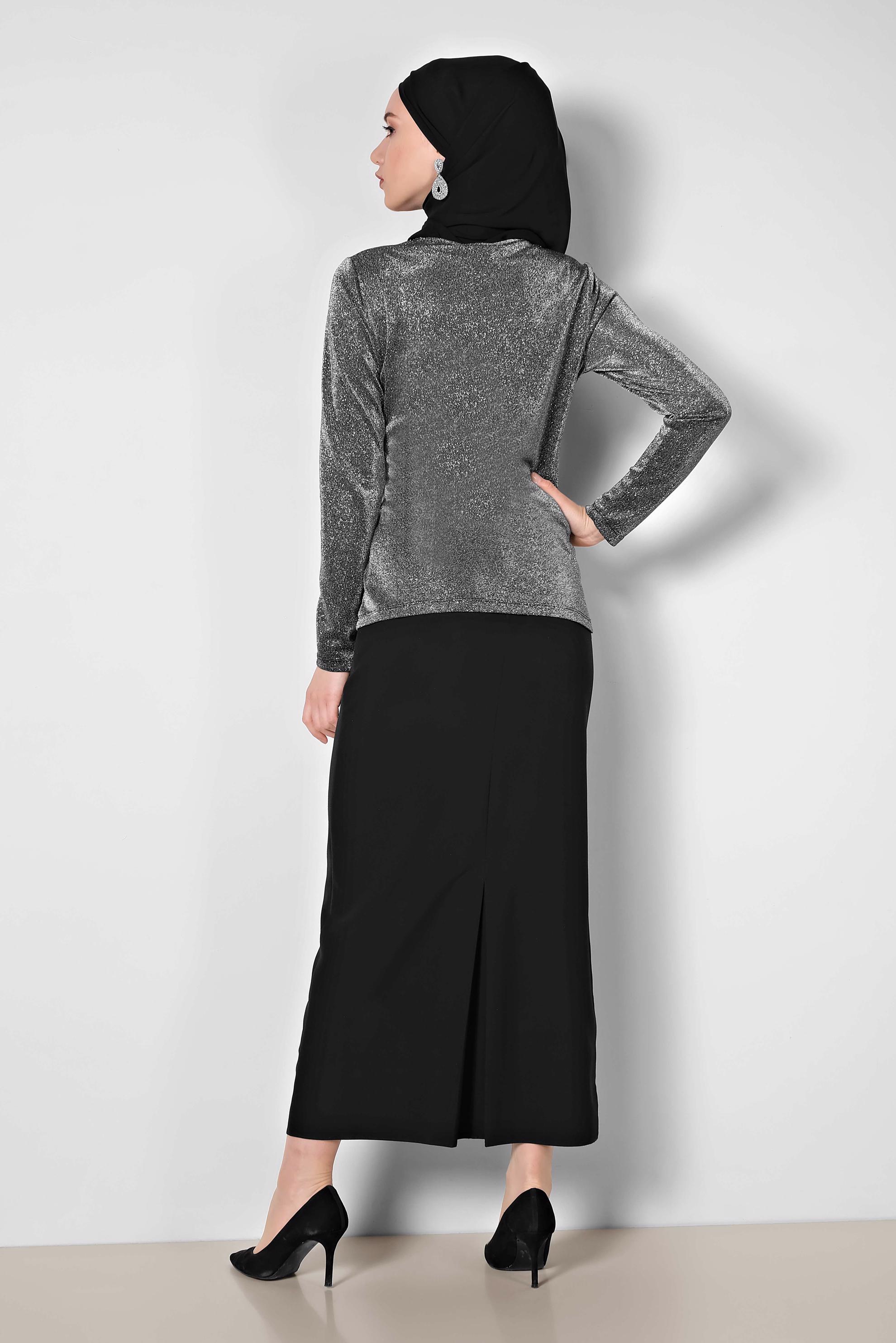 Tesettür giyim SİYAH YUVARLAK YAKA SİMLİ BLUZ 4192