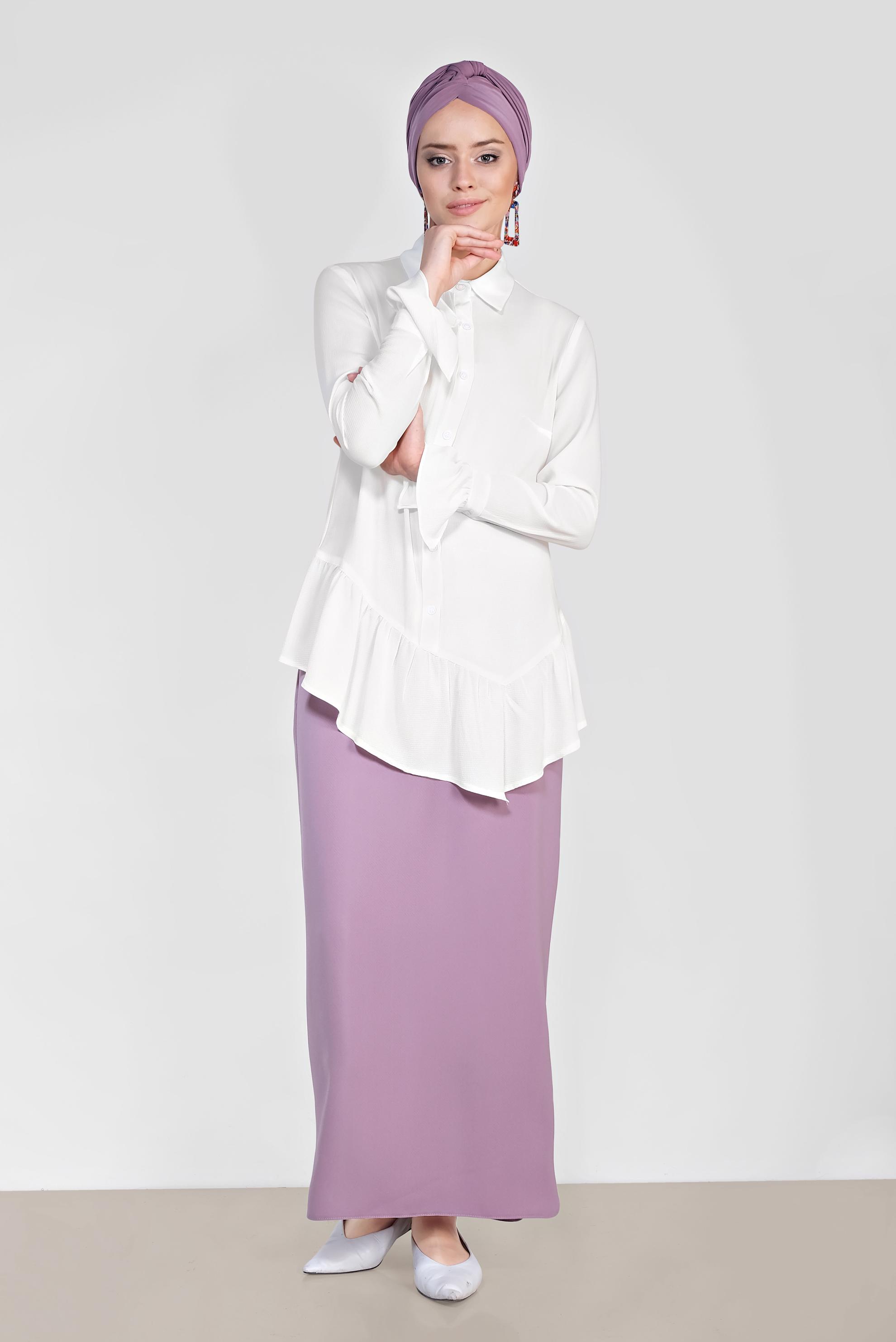 Tesettür giyim BEYAZ ETEK UCU VE KOLLARI VOLANLI ASİMETRİK KESİM BLUZ 4234