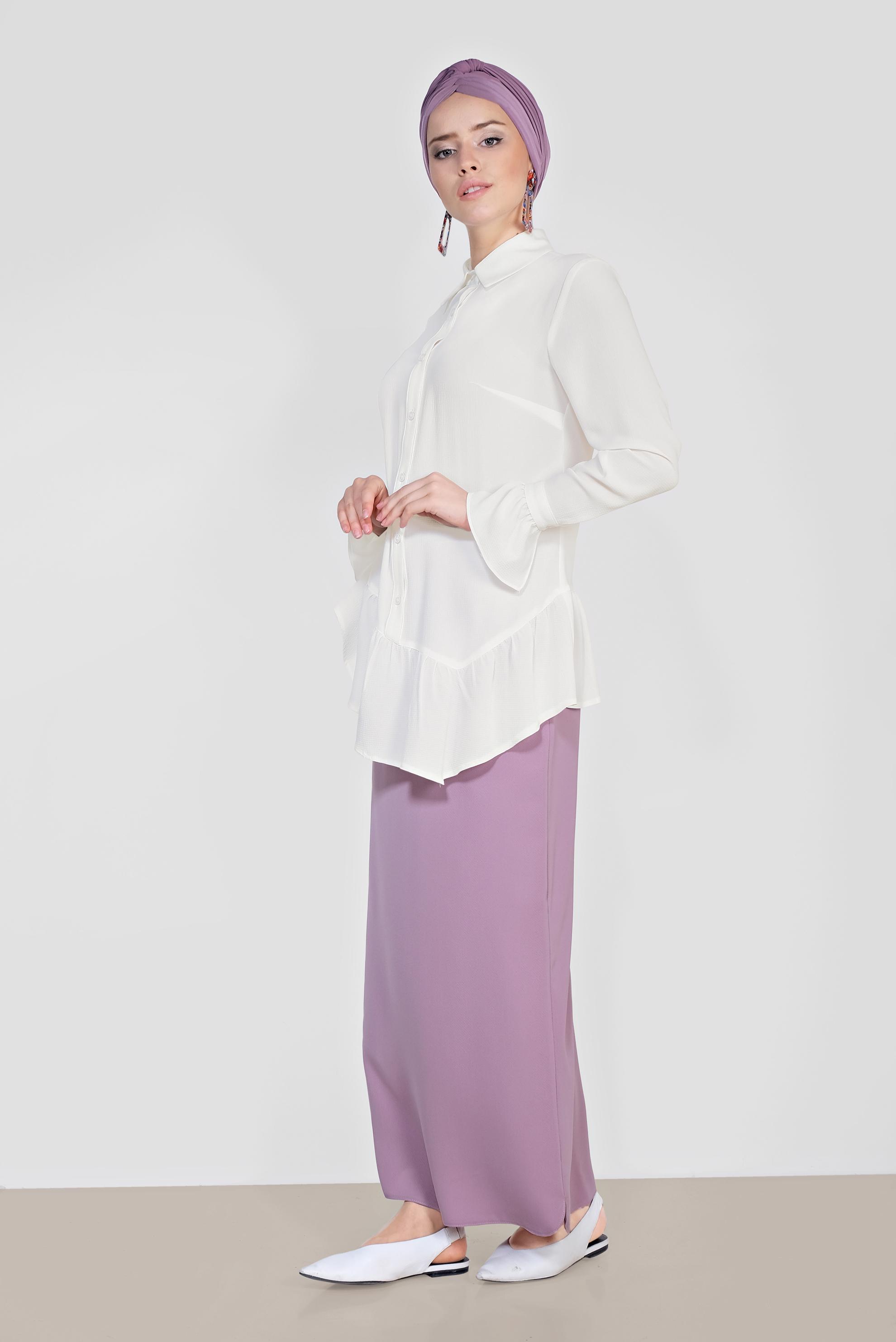 Tesettür giyim BEYAZ ETEK UCU VE KOLLARI VOLANLI ASİMETRİK KESİM BLUZ 4234