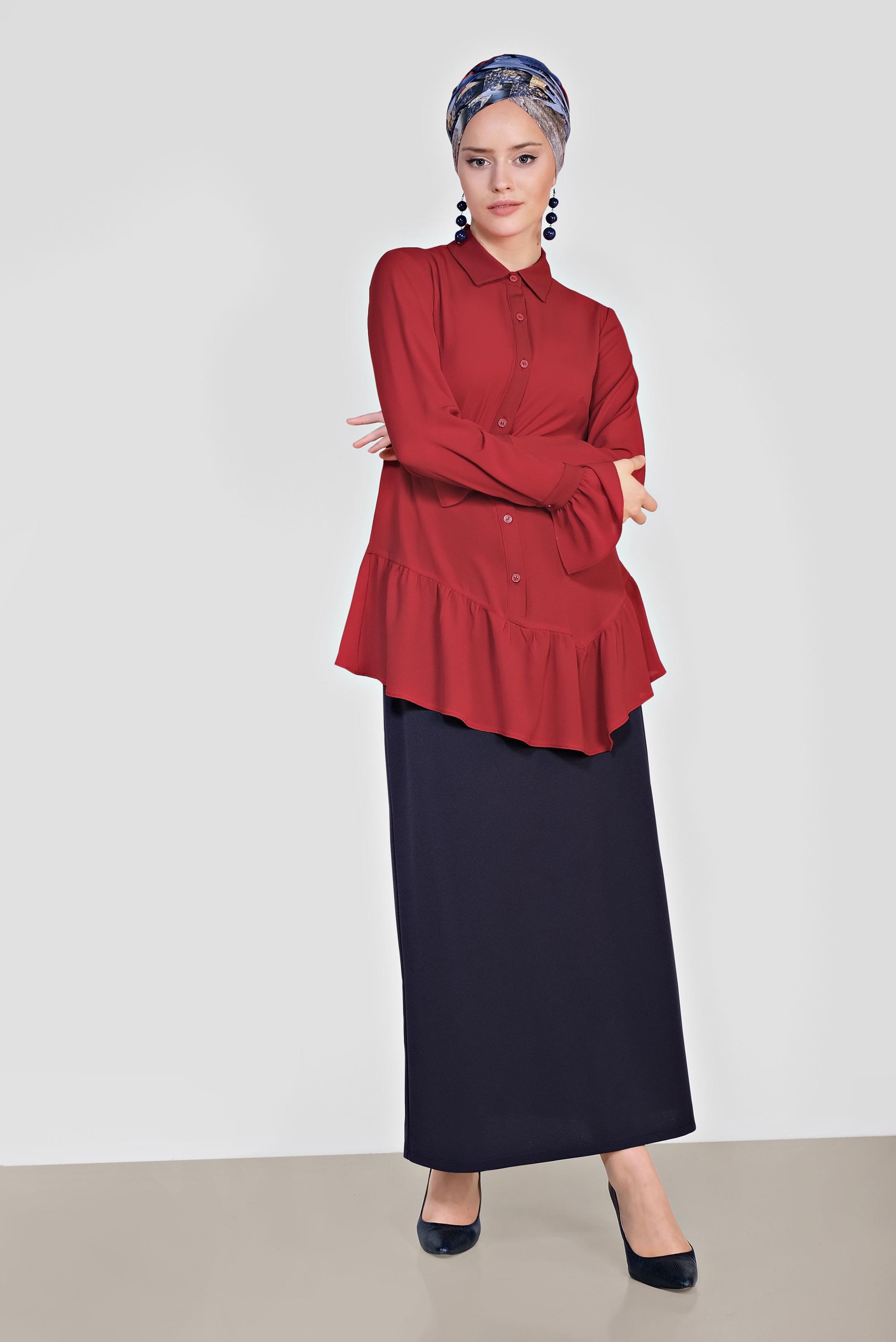 Tesettür giyim KIRMIZI ETEK UCU VE KOLLARI VOLANLI ASİMETRİK KESİM BLUZ 4234