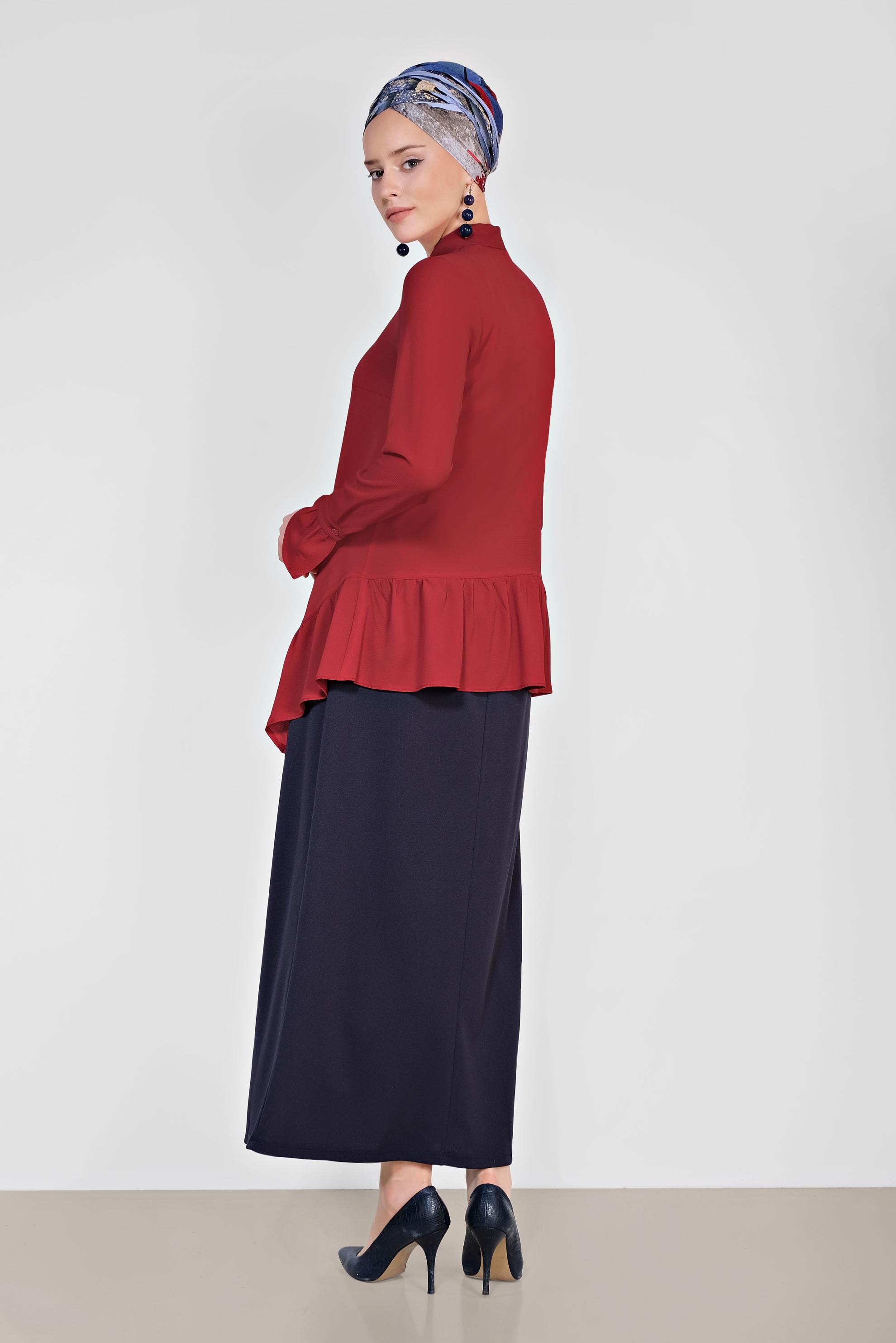 Tesettür giyim KIRMIZI ETEK UCU VE KOLLARI VOLANLI ASİMETRİK KESİM BLUZ 4234