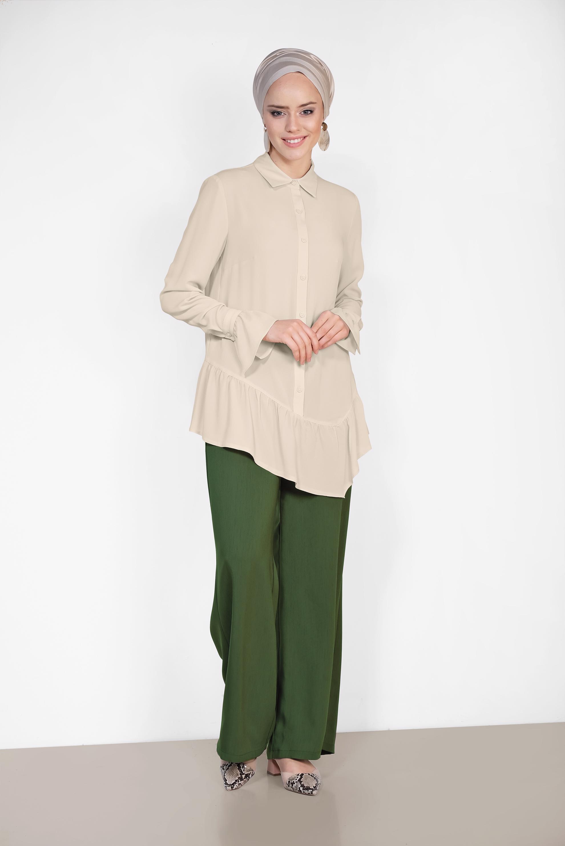 Tesettür giyim BEJ ETEK UCU VE KOLLARI VOLANLI ASİMETRİK KESİM BLUZ 4234