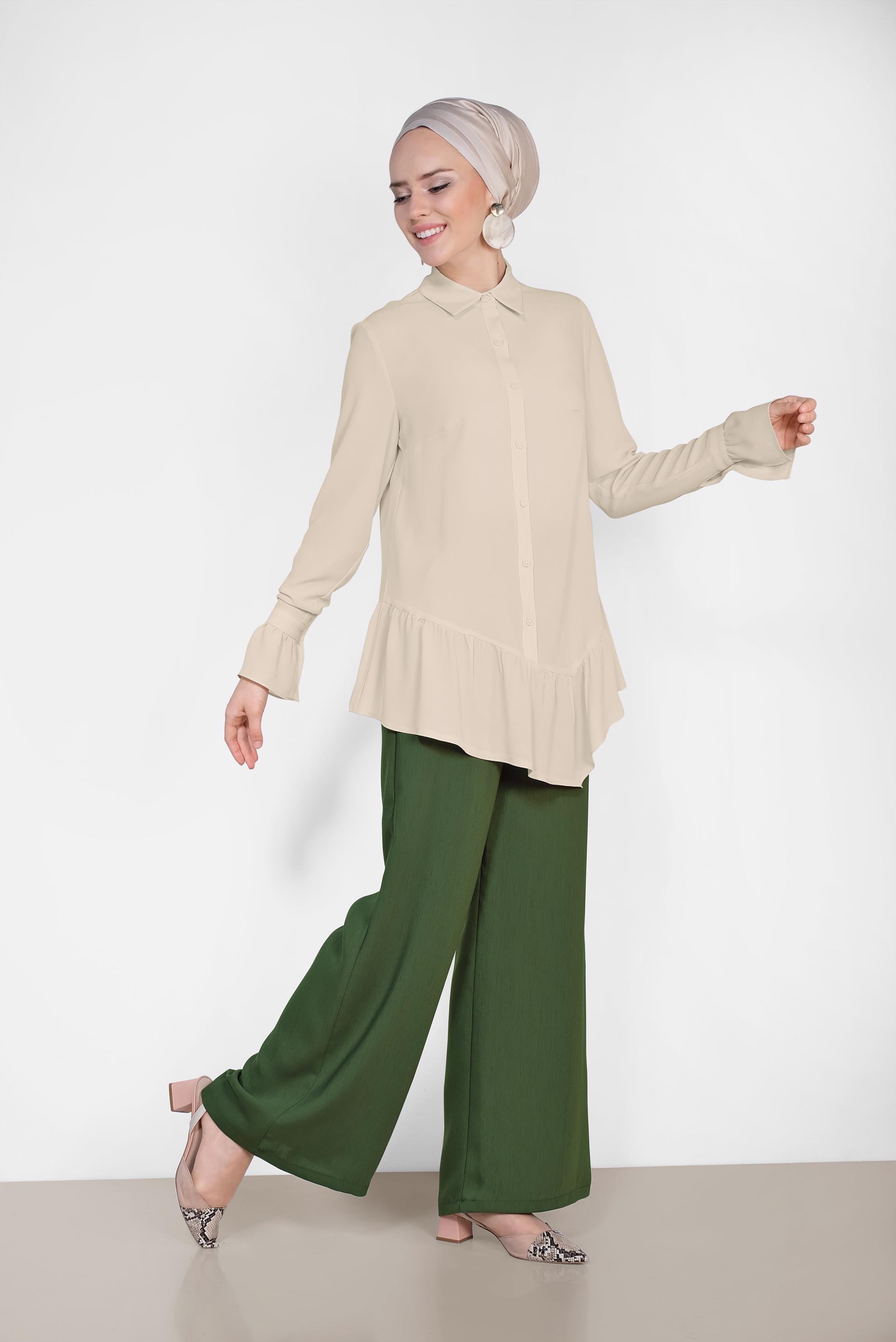 Tesettür giyim BEJ ETEK UCU VE KOLLARI VOLANLI ASİMETRİK KESİM BLUZ 4234