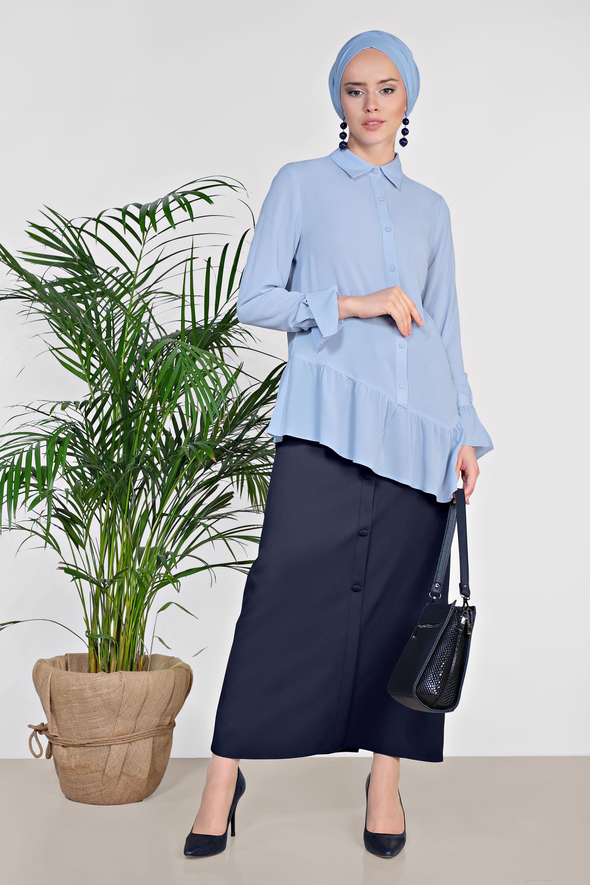 Tesettür giyim MAVİ ETEK UCU VE KOLLARI VOLANLI ASİMETRİK KESİM BLUZ 4234